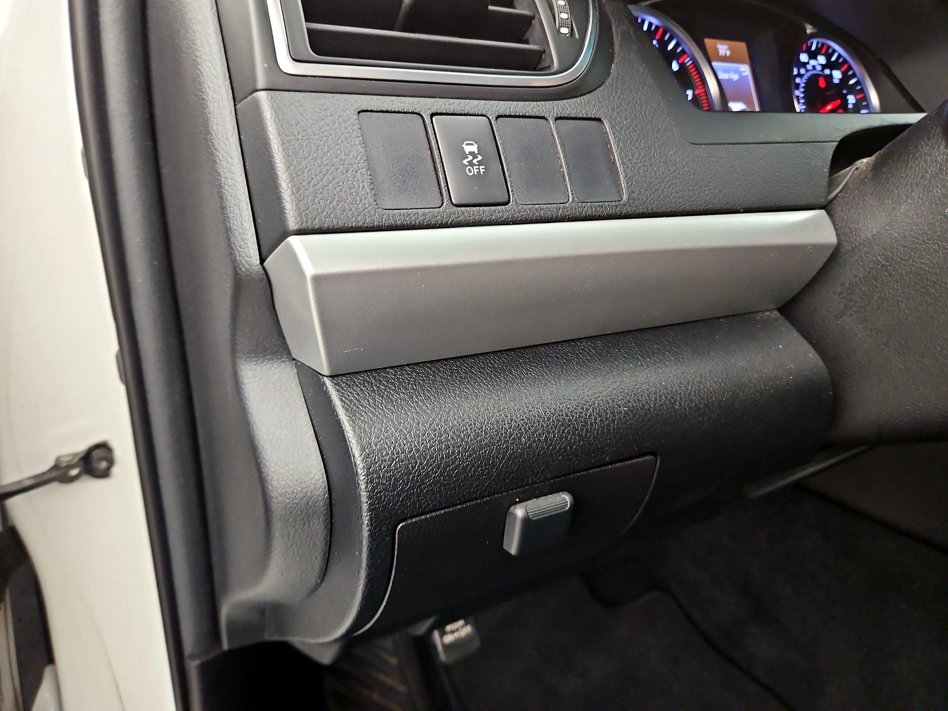Thumbnail: 2015 Toyota Camry - 13