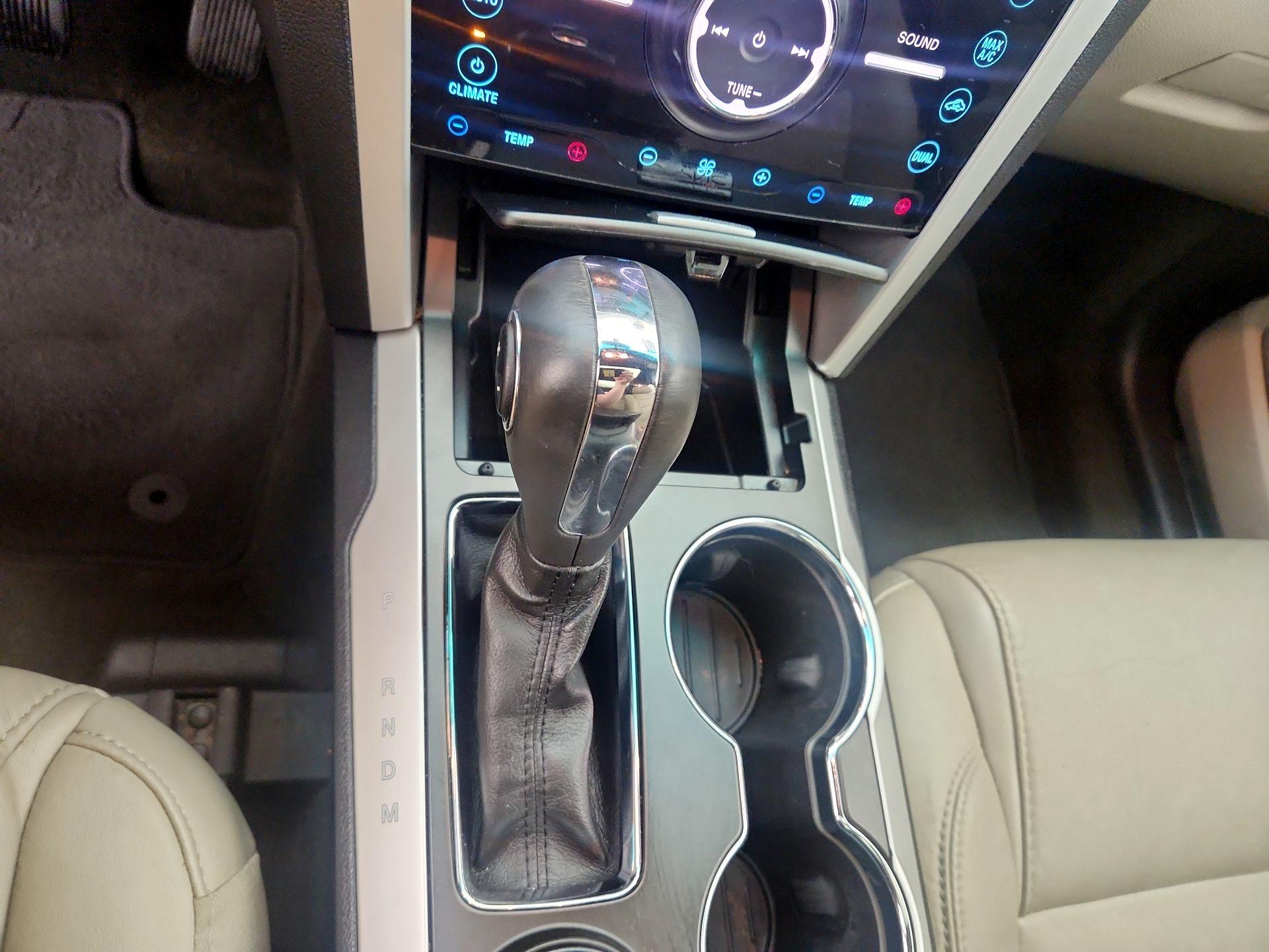 Thumbnail: 2015 Ford Explorer - 17