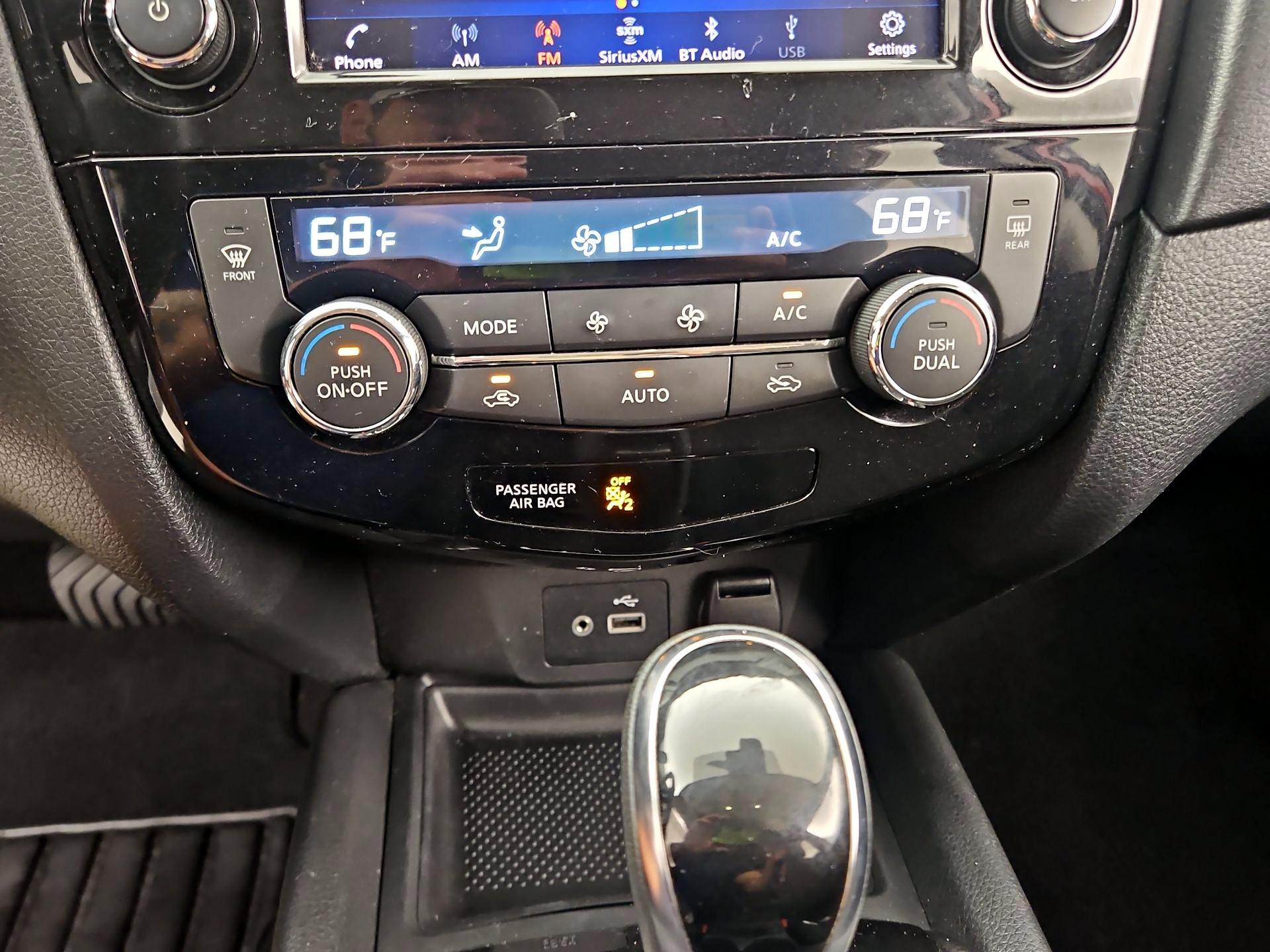 Thumbnail: 2019 Nissan Rogue - 16