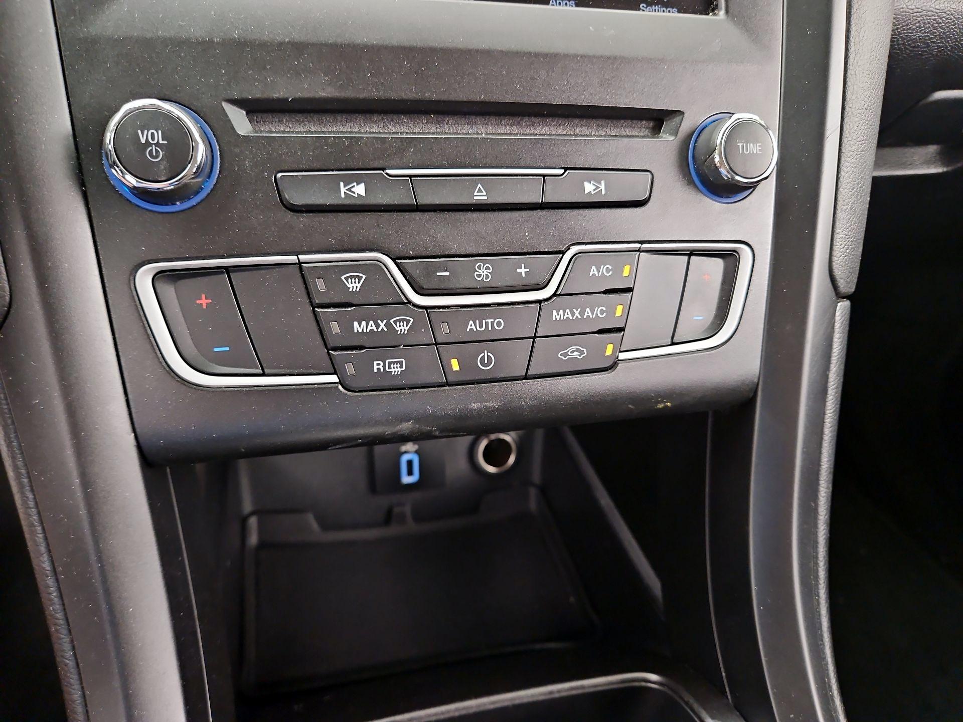 Thumbnail: 2018 Ford Fusion - 16