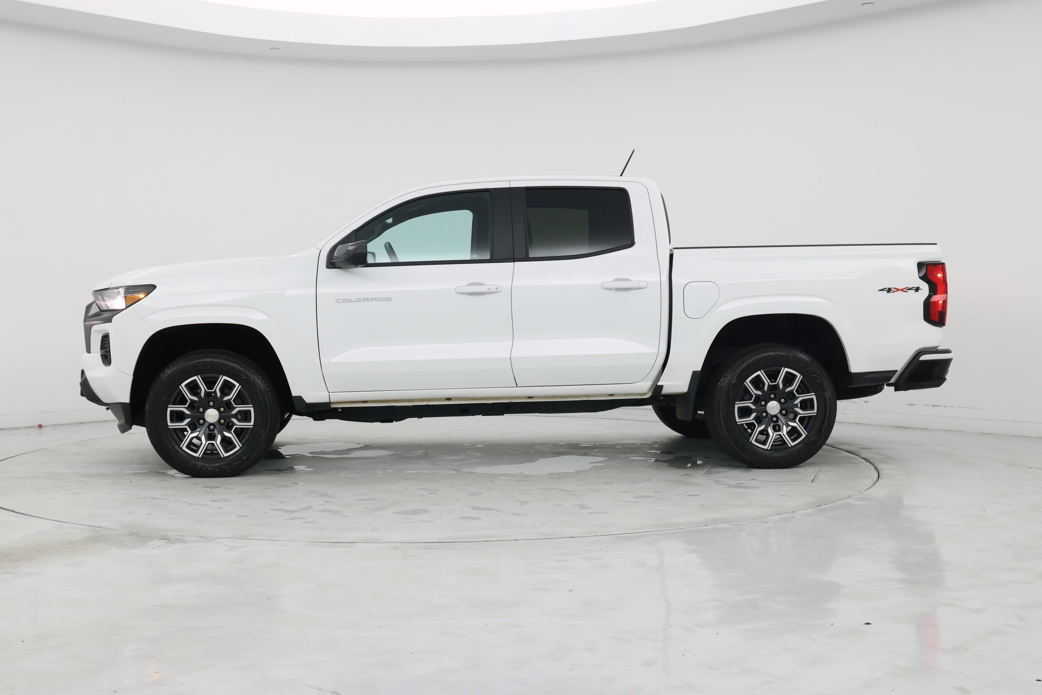Thumbnail: 2023 Chevrolet Colorado - 3