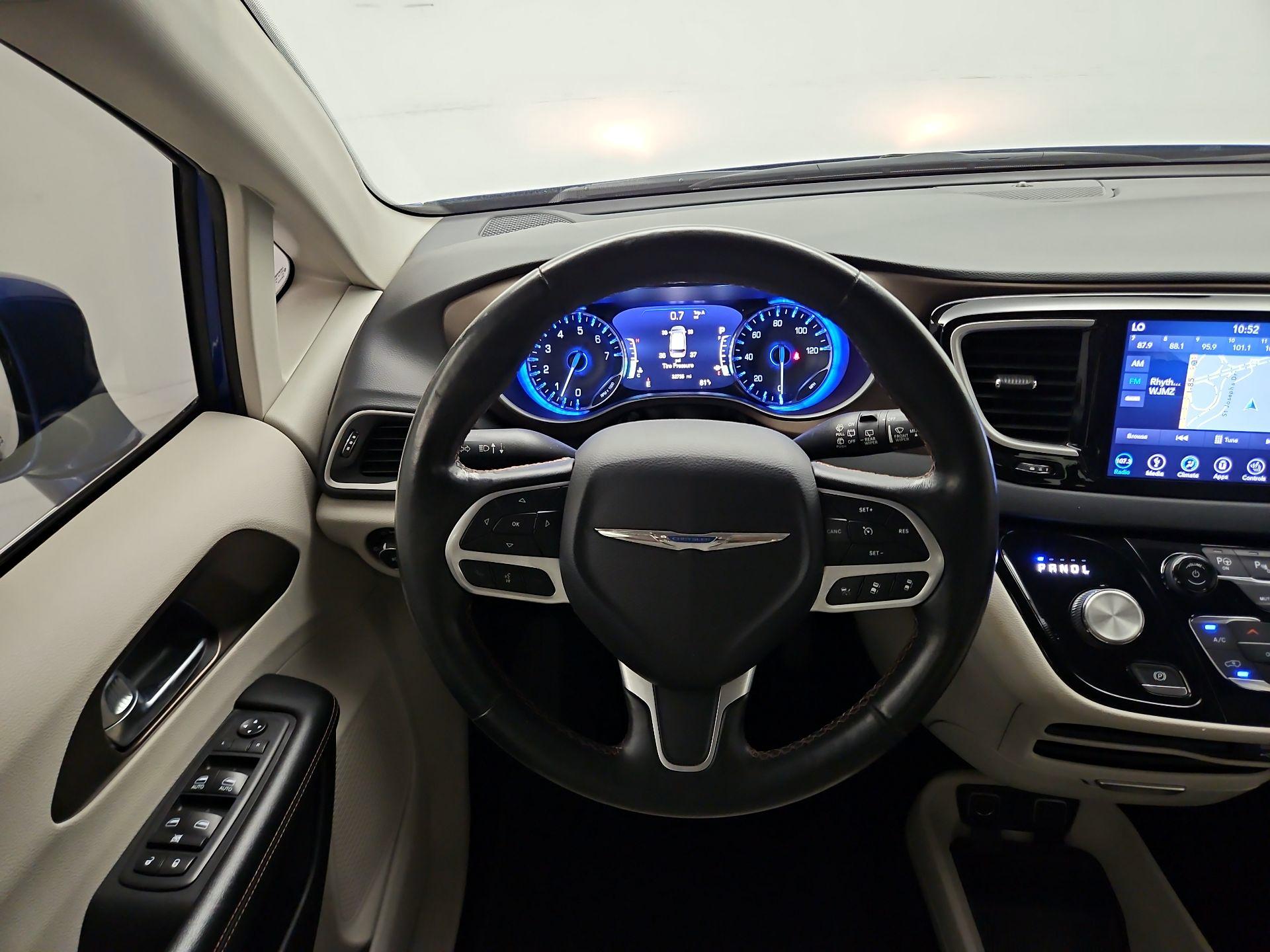 Thumbnail: 2019 Chrysler Pacifica - 10