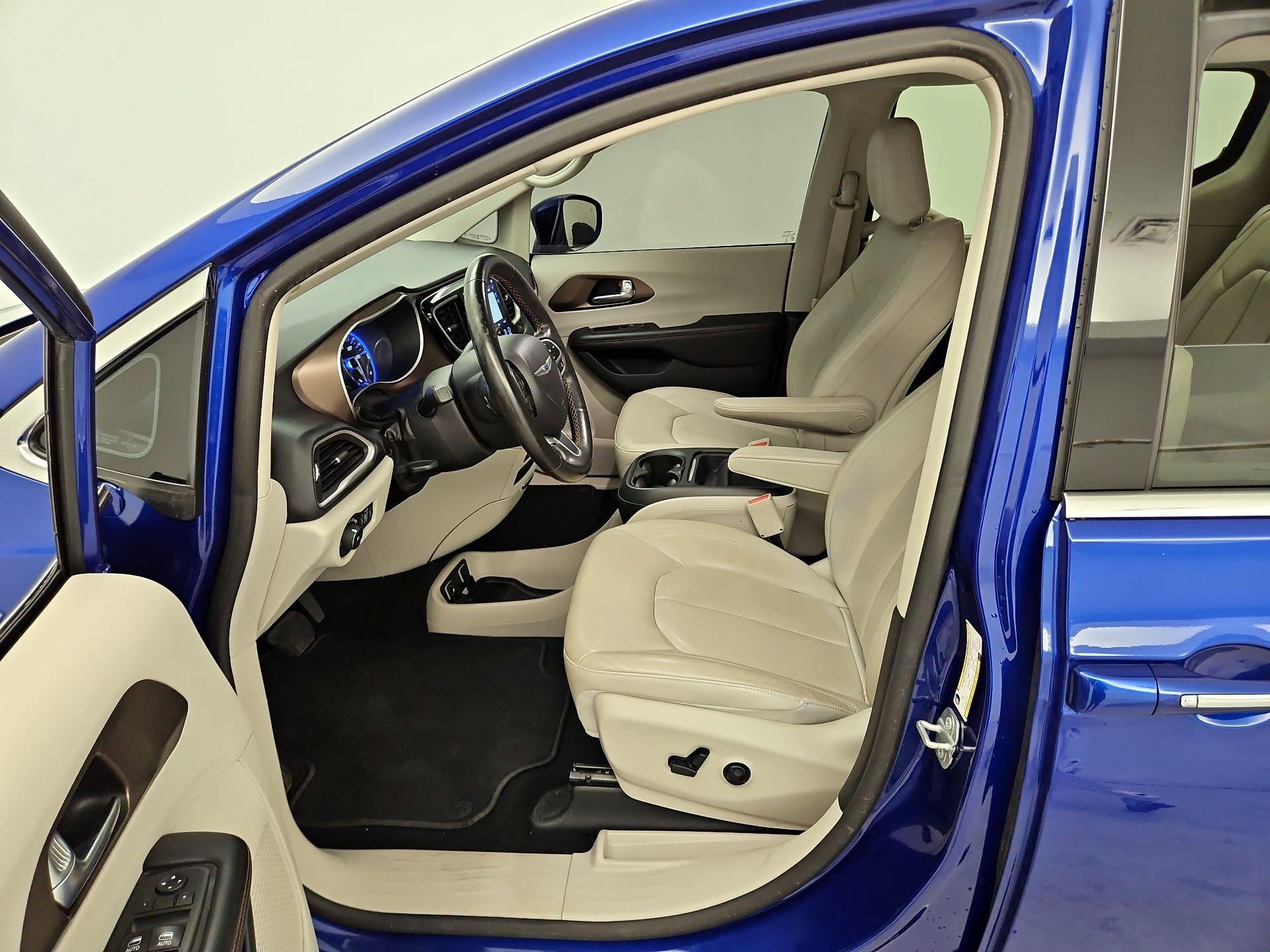 Thumbnail: 2019 Chrysler Pacifica - 11