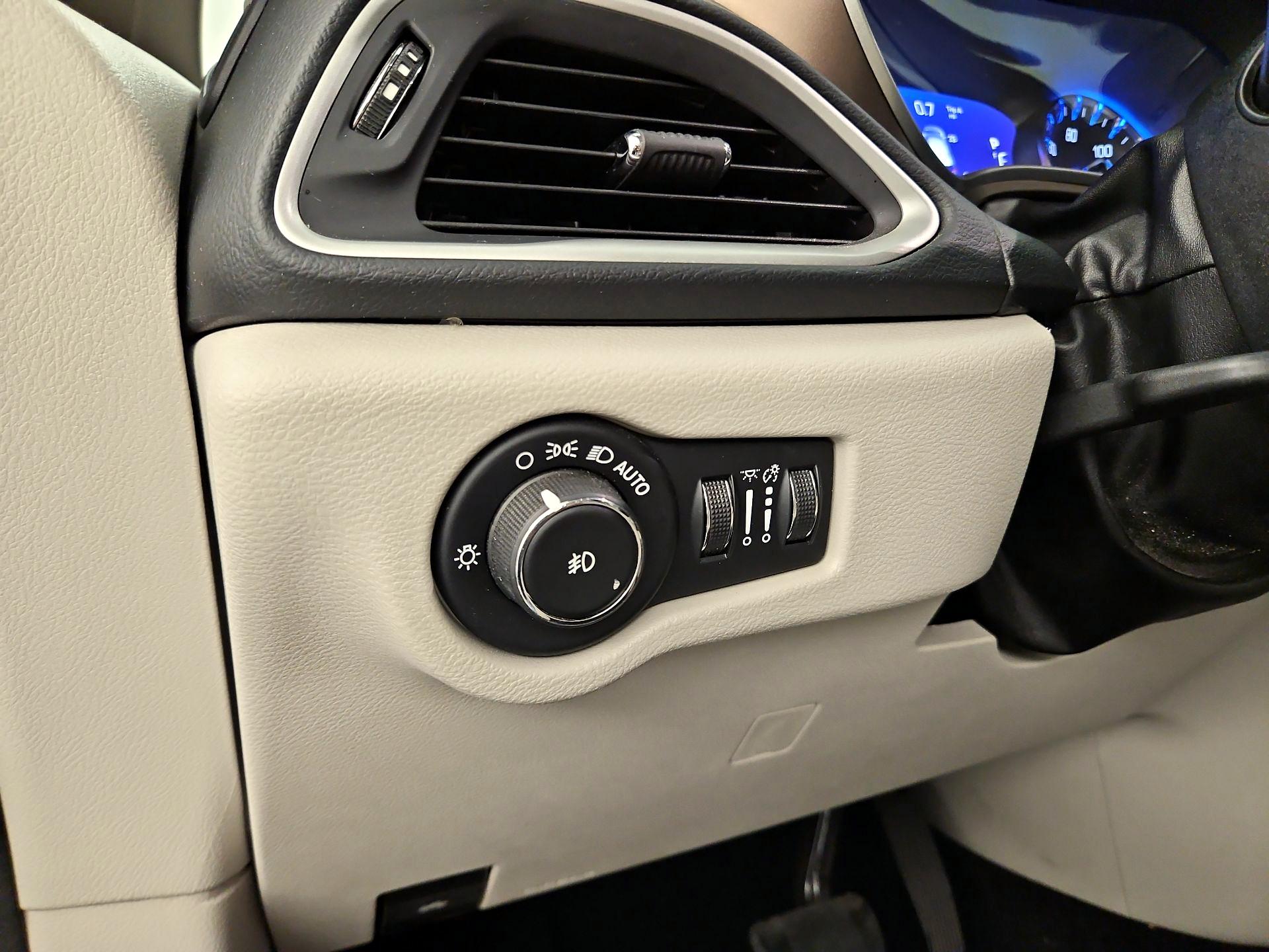 Thumbnail: 2019 Chrysler Pacifica - 13