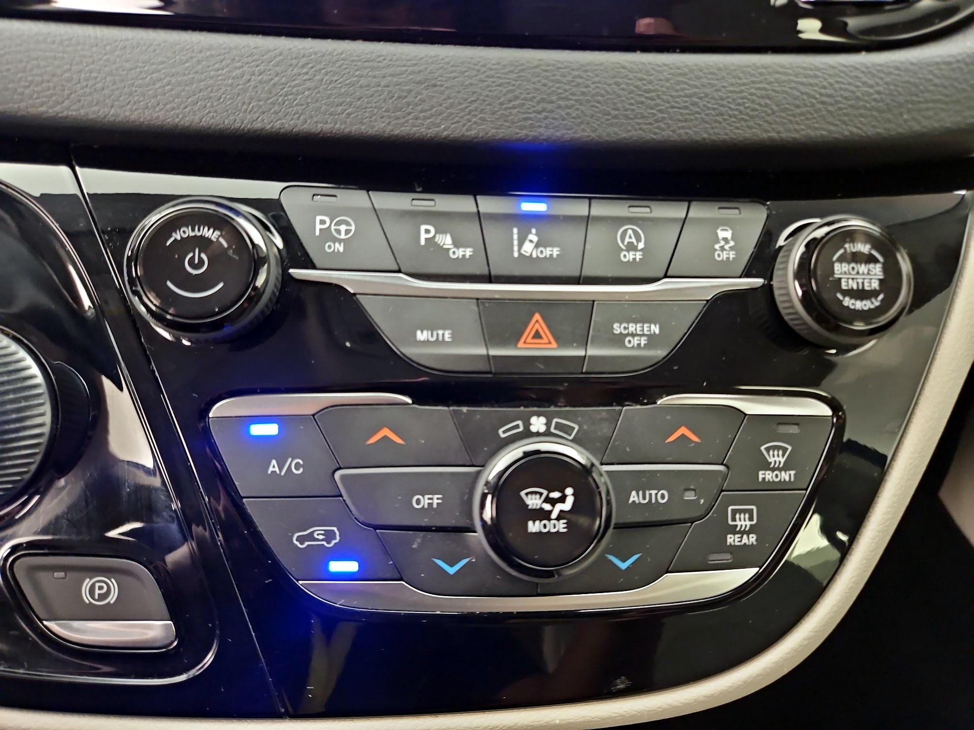 Thumbnail: 2019 Chrysler Pacifica - 17
