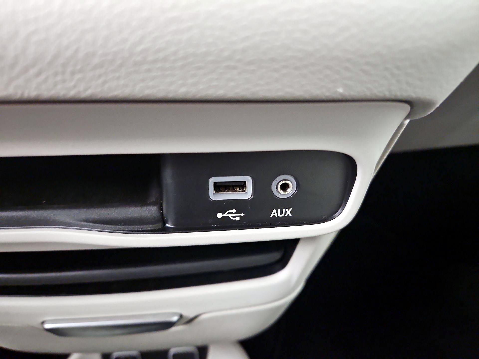 Thumbnail: 2019 Chrysler Pacifica - 19