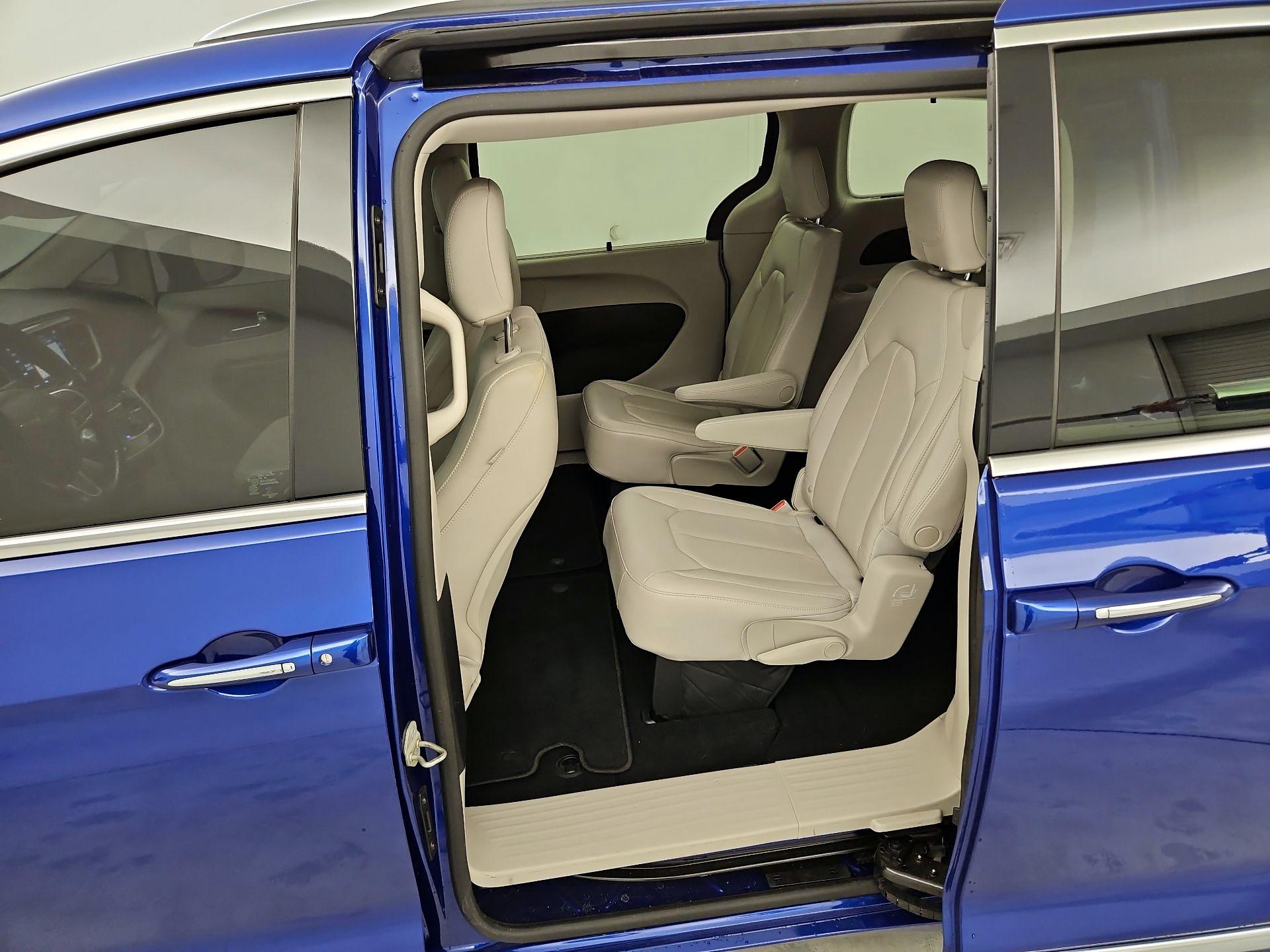 Thumbnail: 2019 Chrysler Pacifica - 20