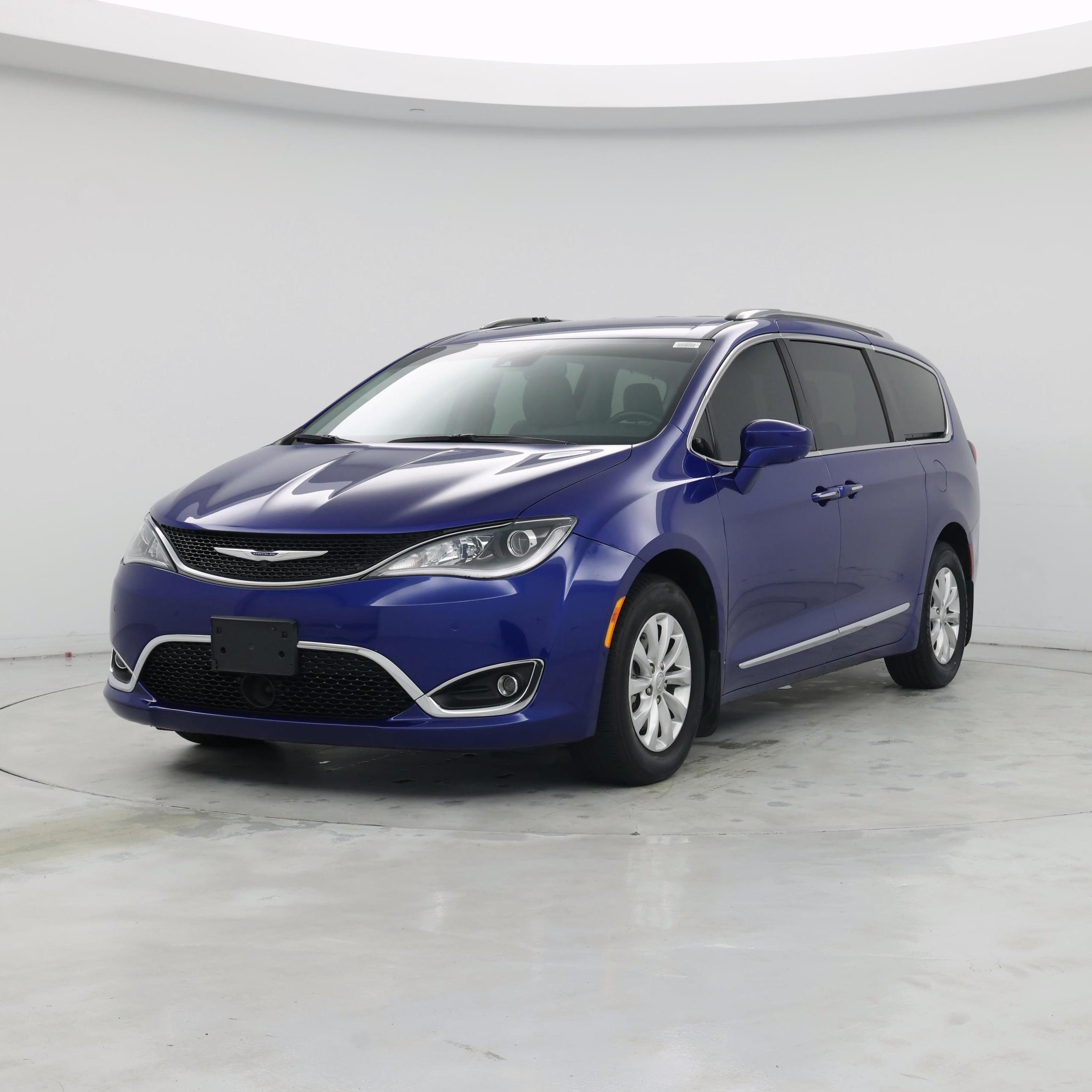 Thumbnail: 2019 Chrysler Pacifica - 4