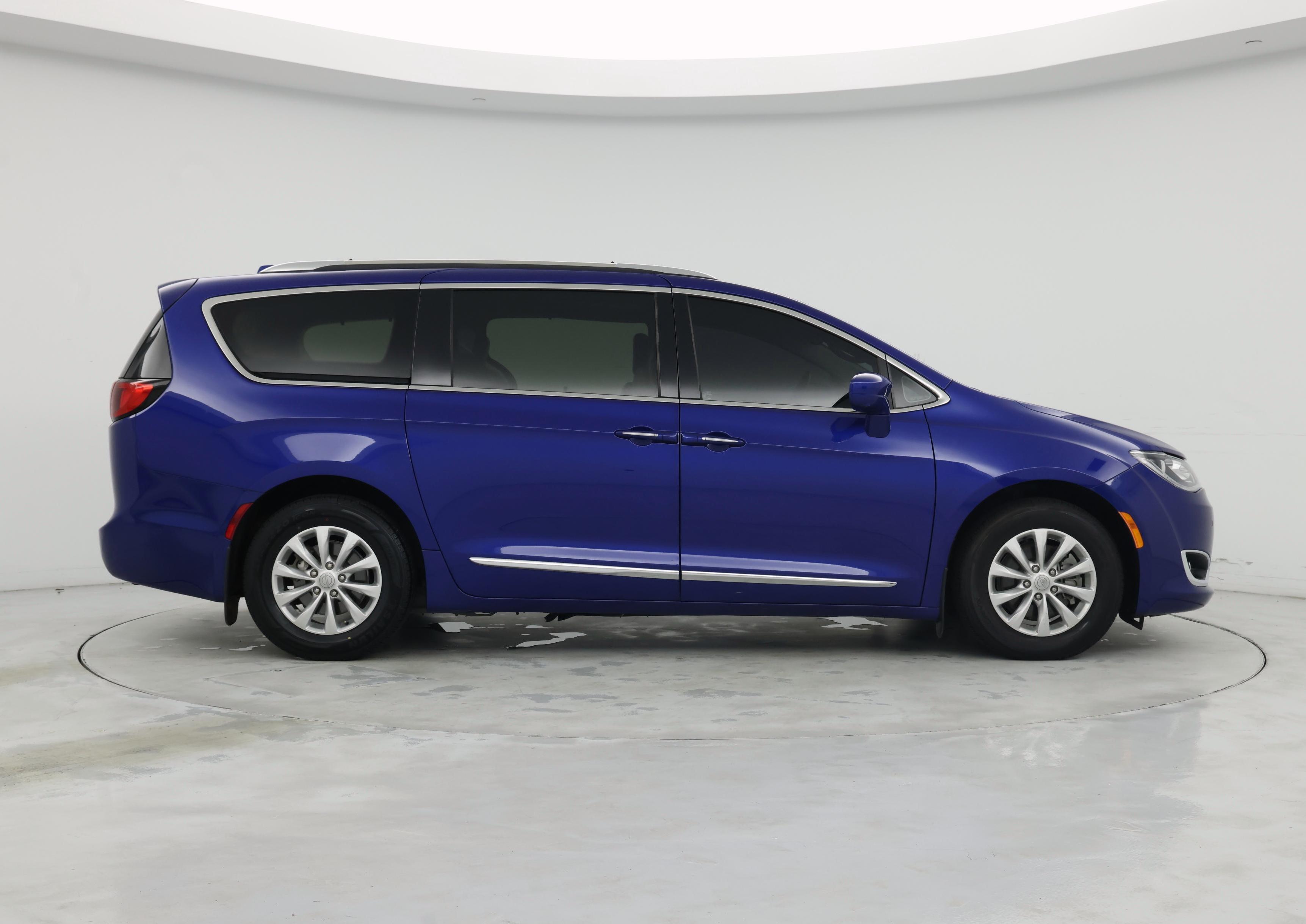 Thumbnail: 2019 Chrysler Pacifica - 7