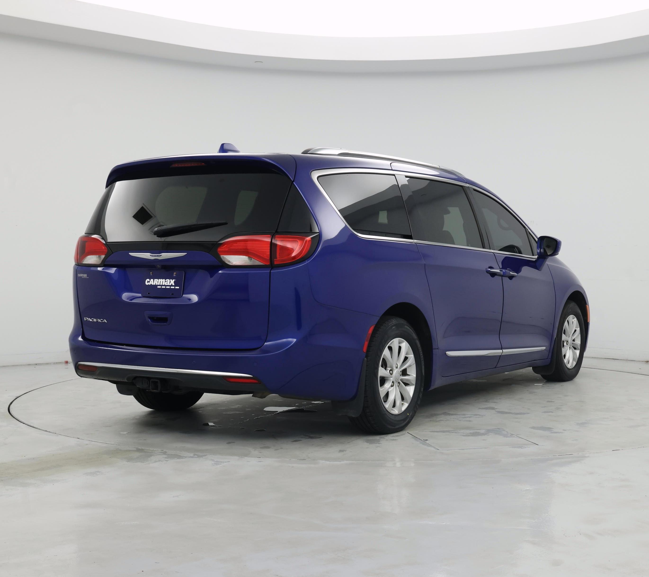 Thumbnail: 2019 Chrysler Pacifica - 8