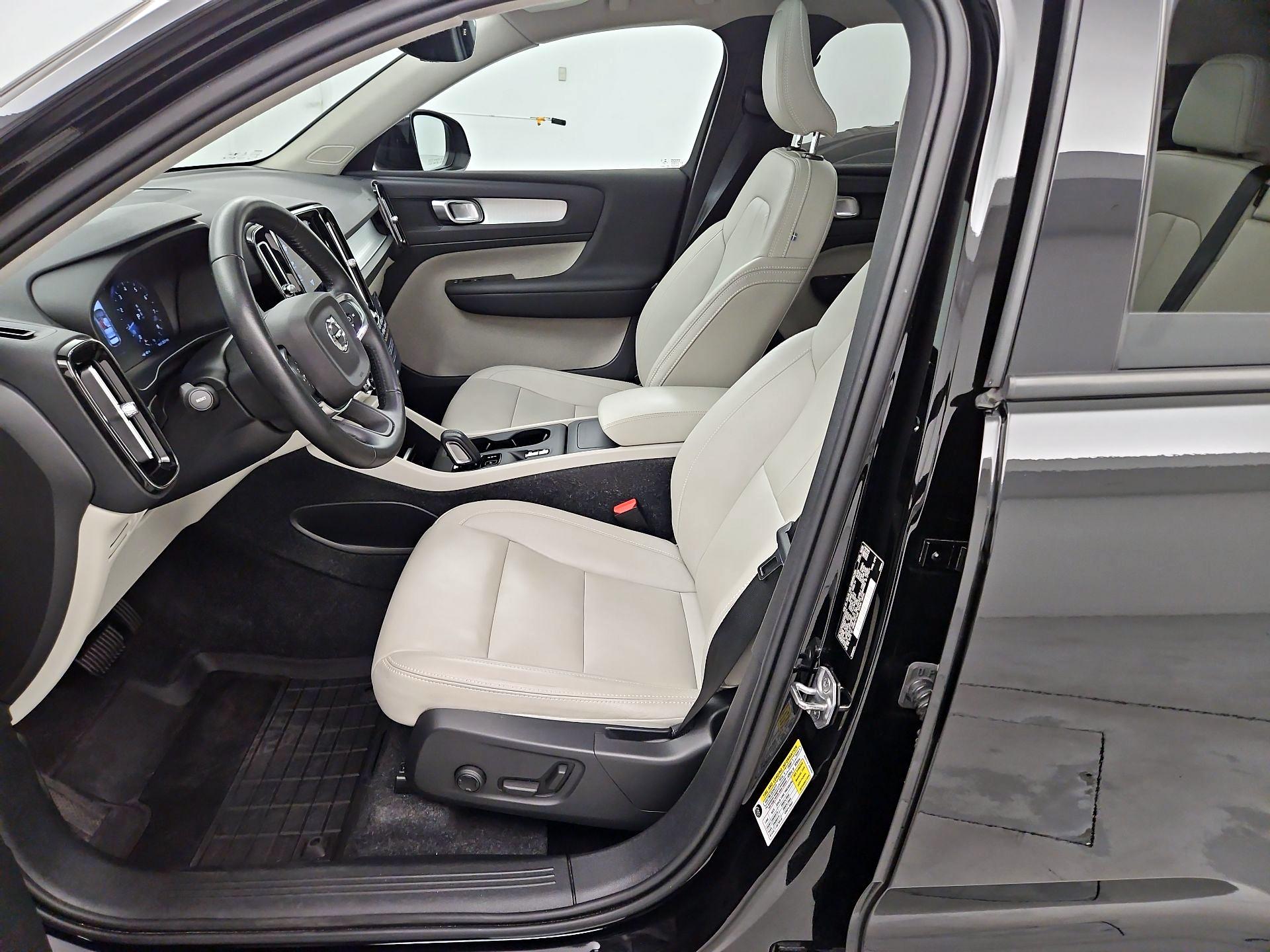Thumbnail: 2021 Volvo XC40 - 11