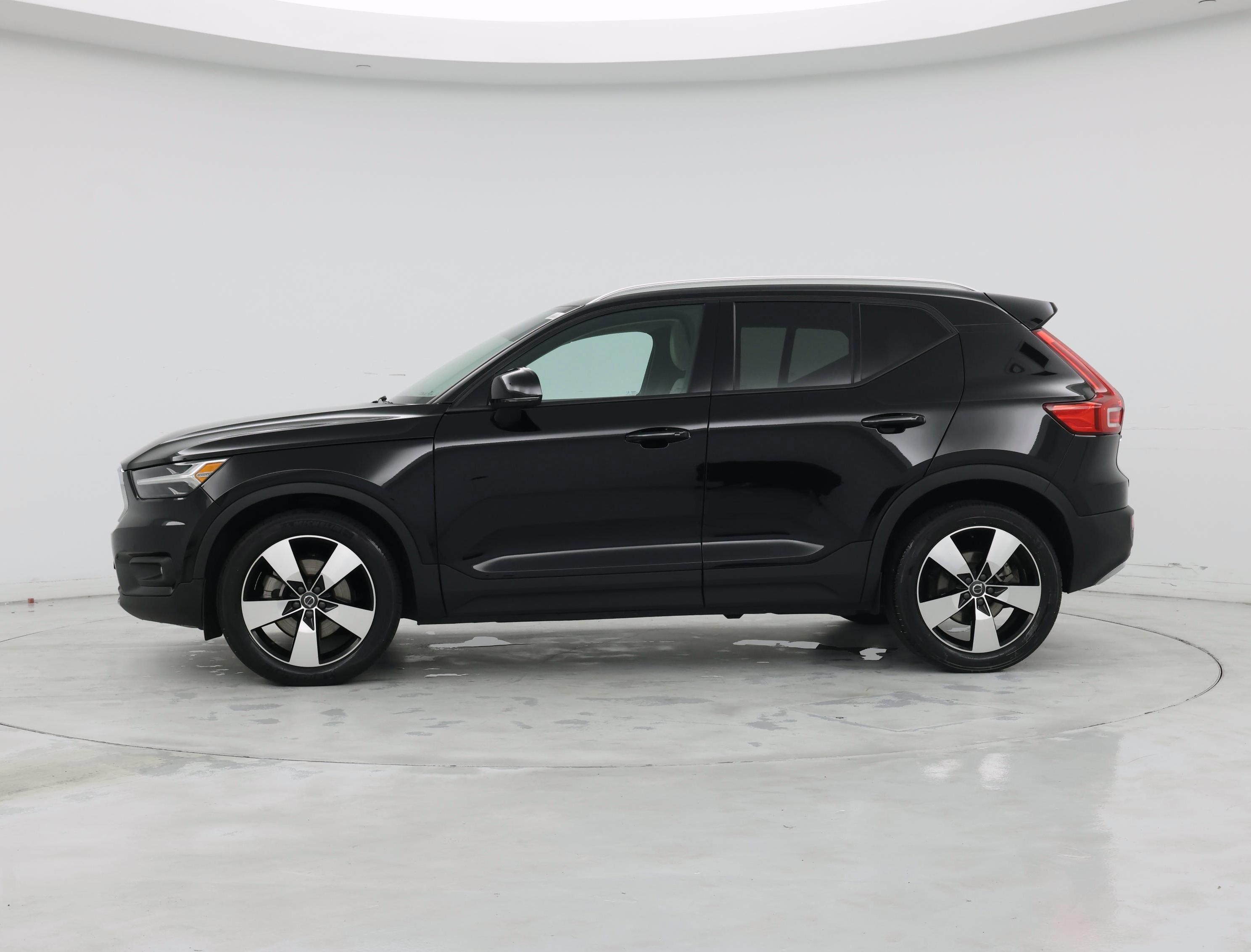 Thumbnail: 2021 Volvo XC40 - 3