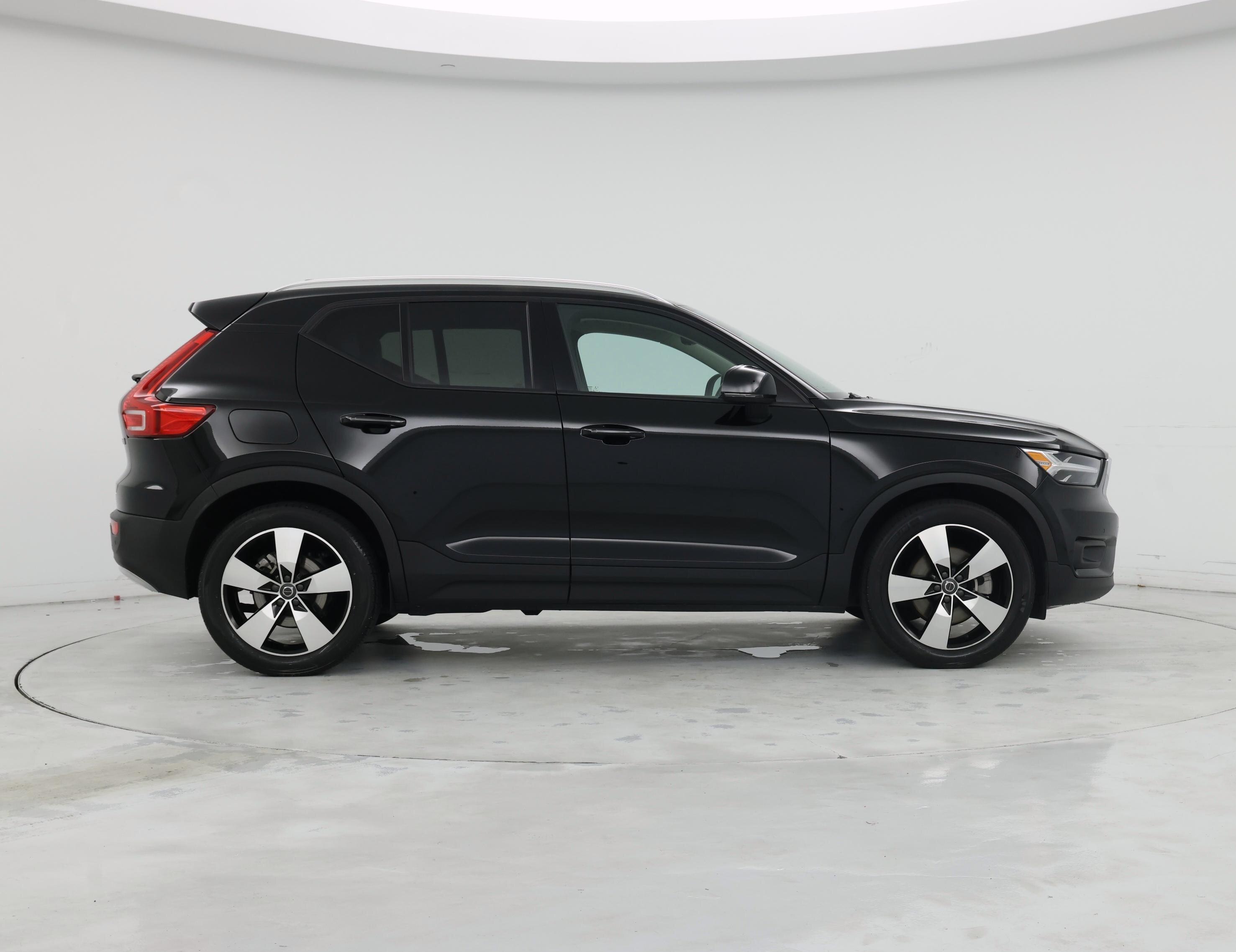Thumbnail: 2021 Volvo XC40 - 7