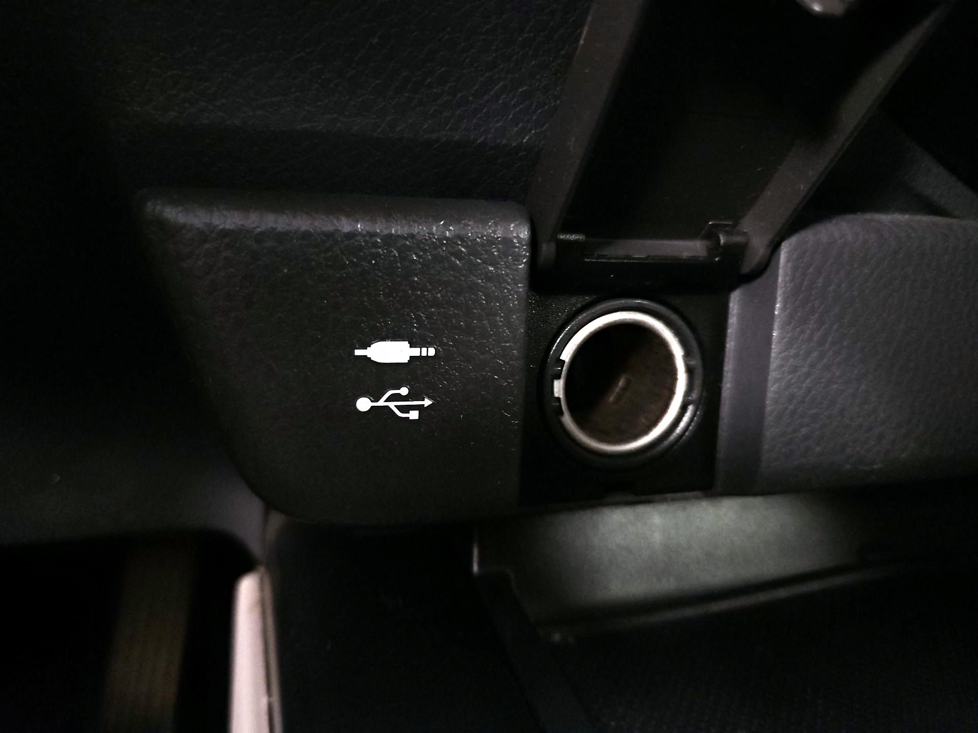 Thumbnail: 2018 Toyota Camry - 18