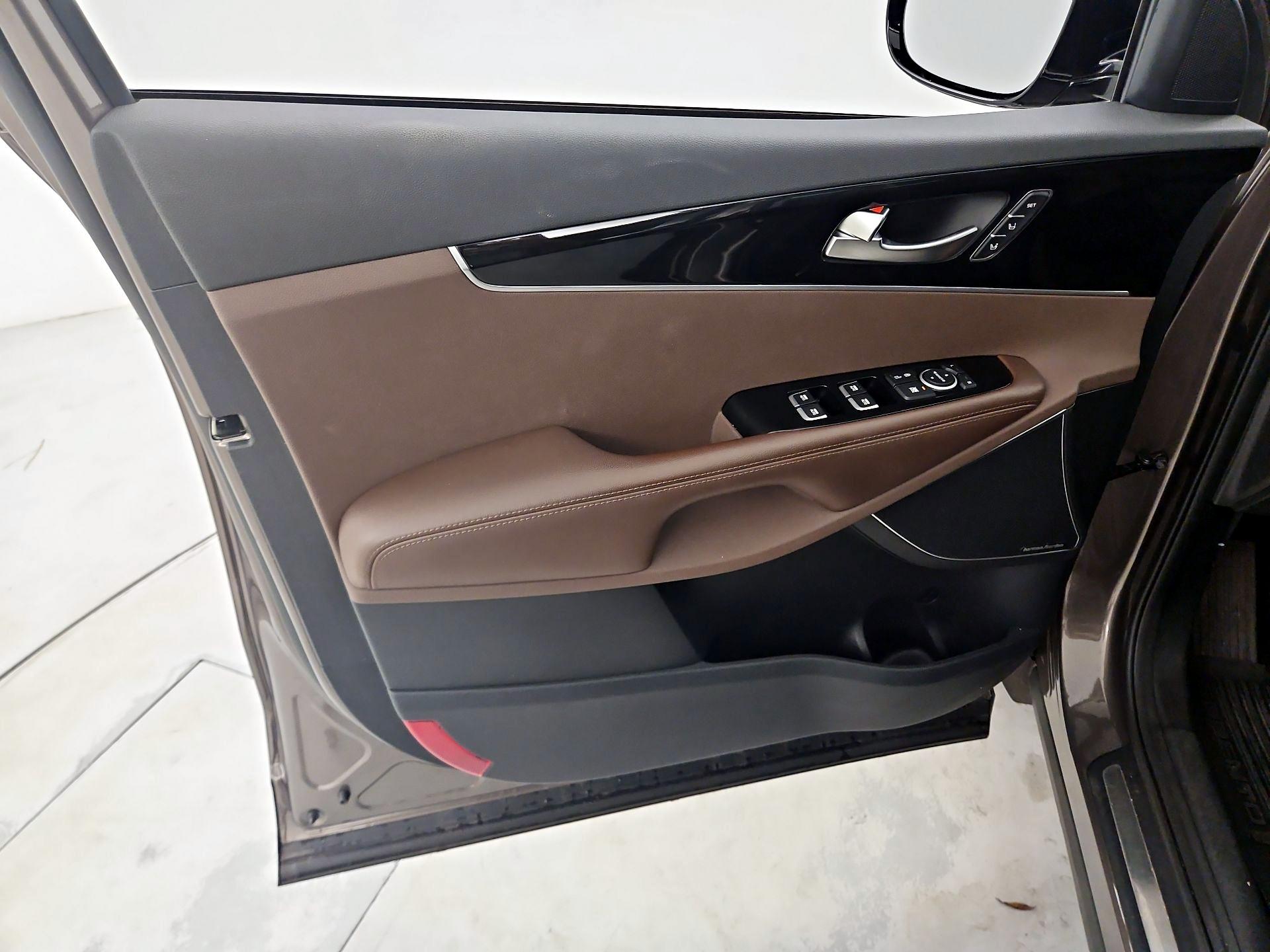 Thumbnail: 2019 Kia Sorento - 12