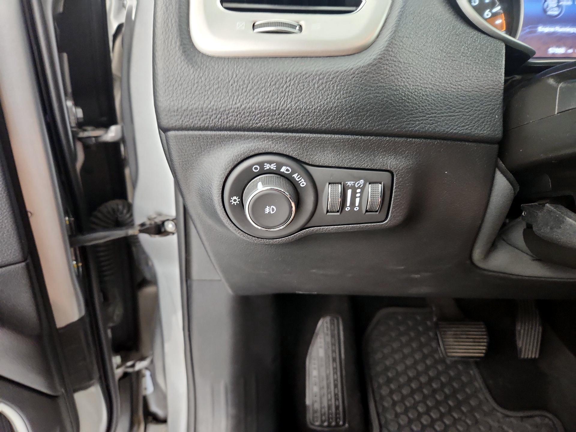 Thumbnail: 2018 Jeep Compass - 13