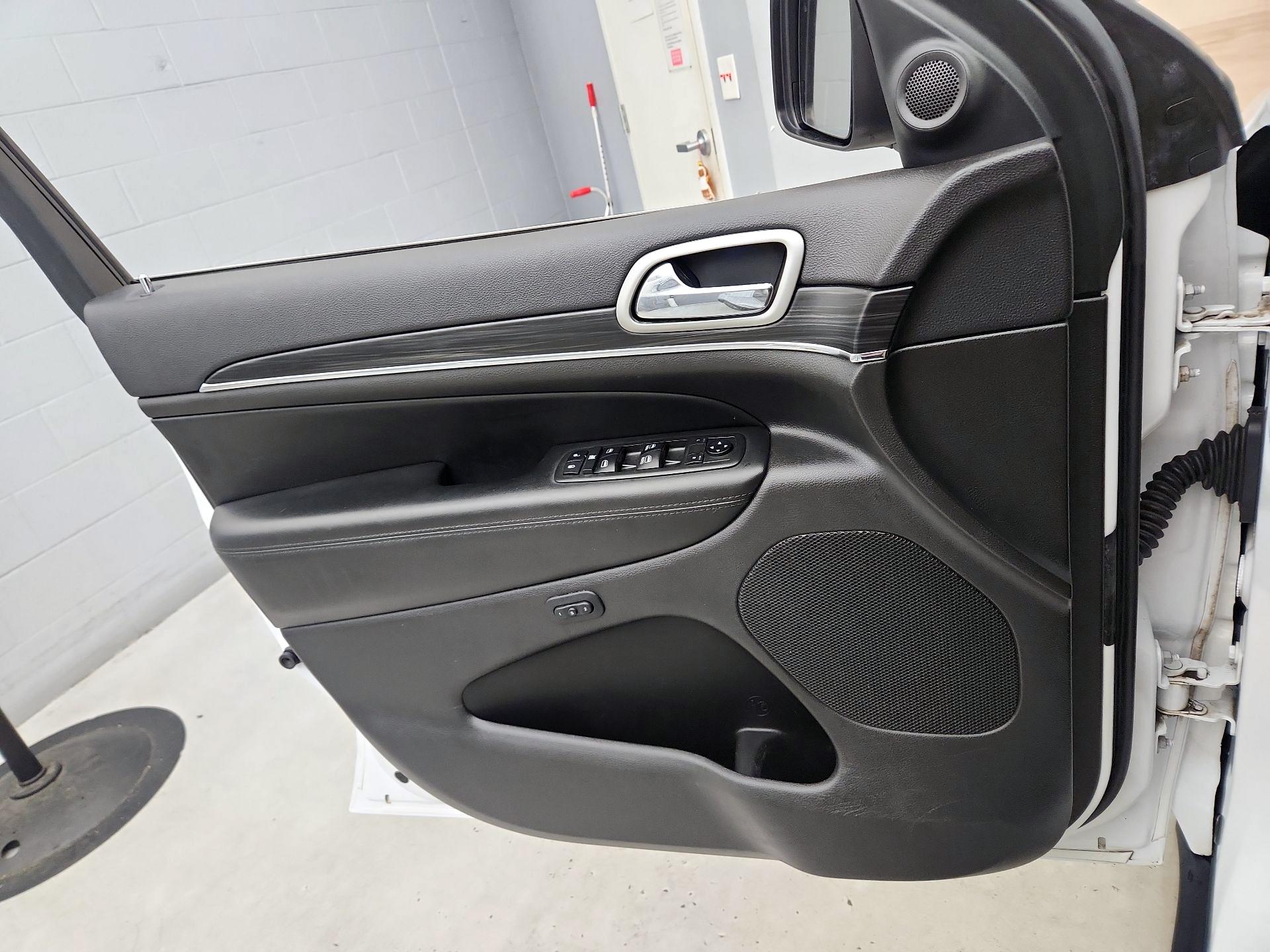 Thumbnail: 2019 Jeep Grand Cherokee - 12