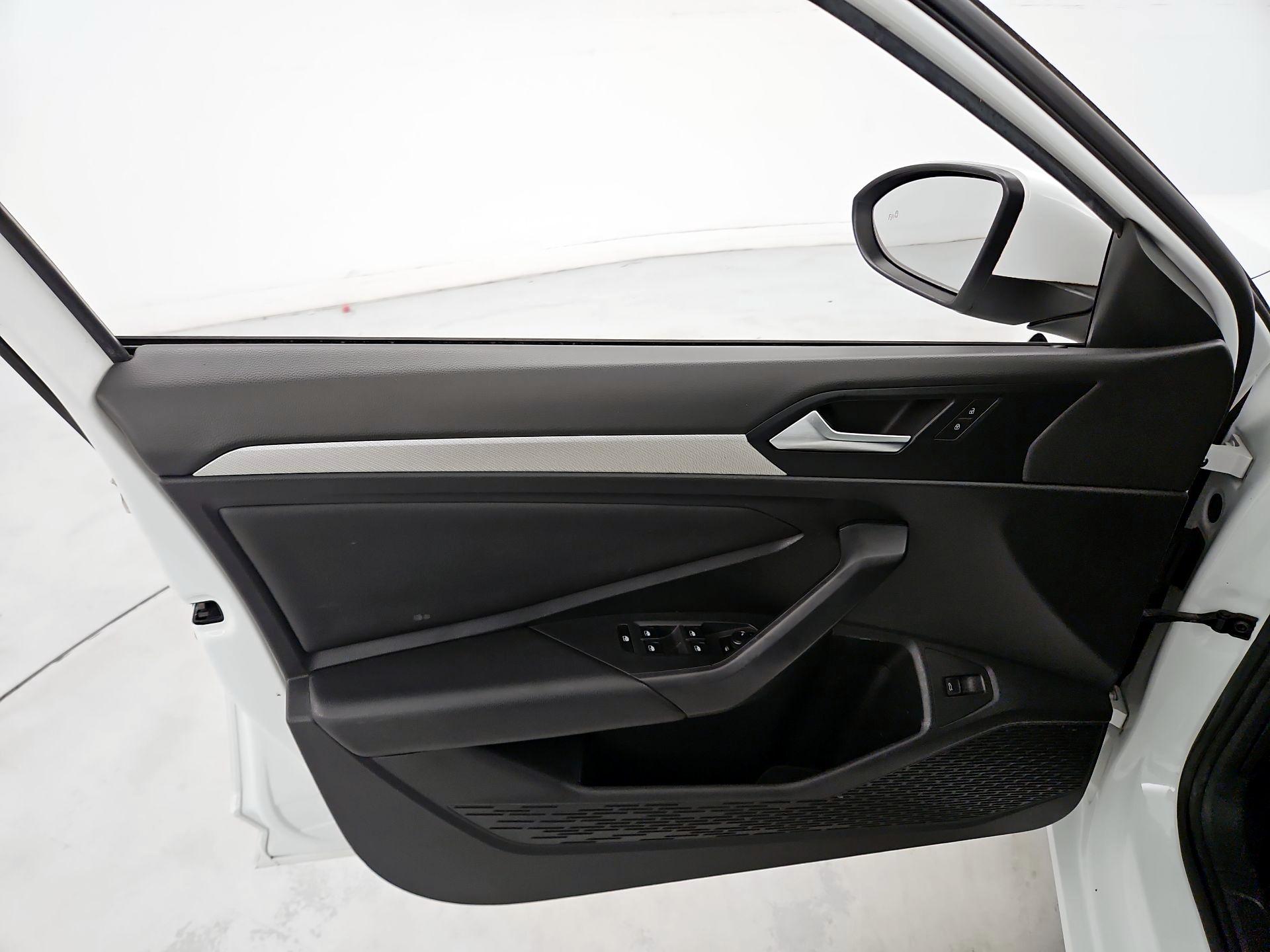 Thumbnail: 2019 Volkswagen Jetta - 12