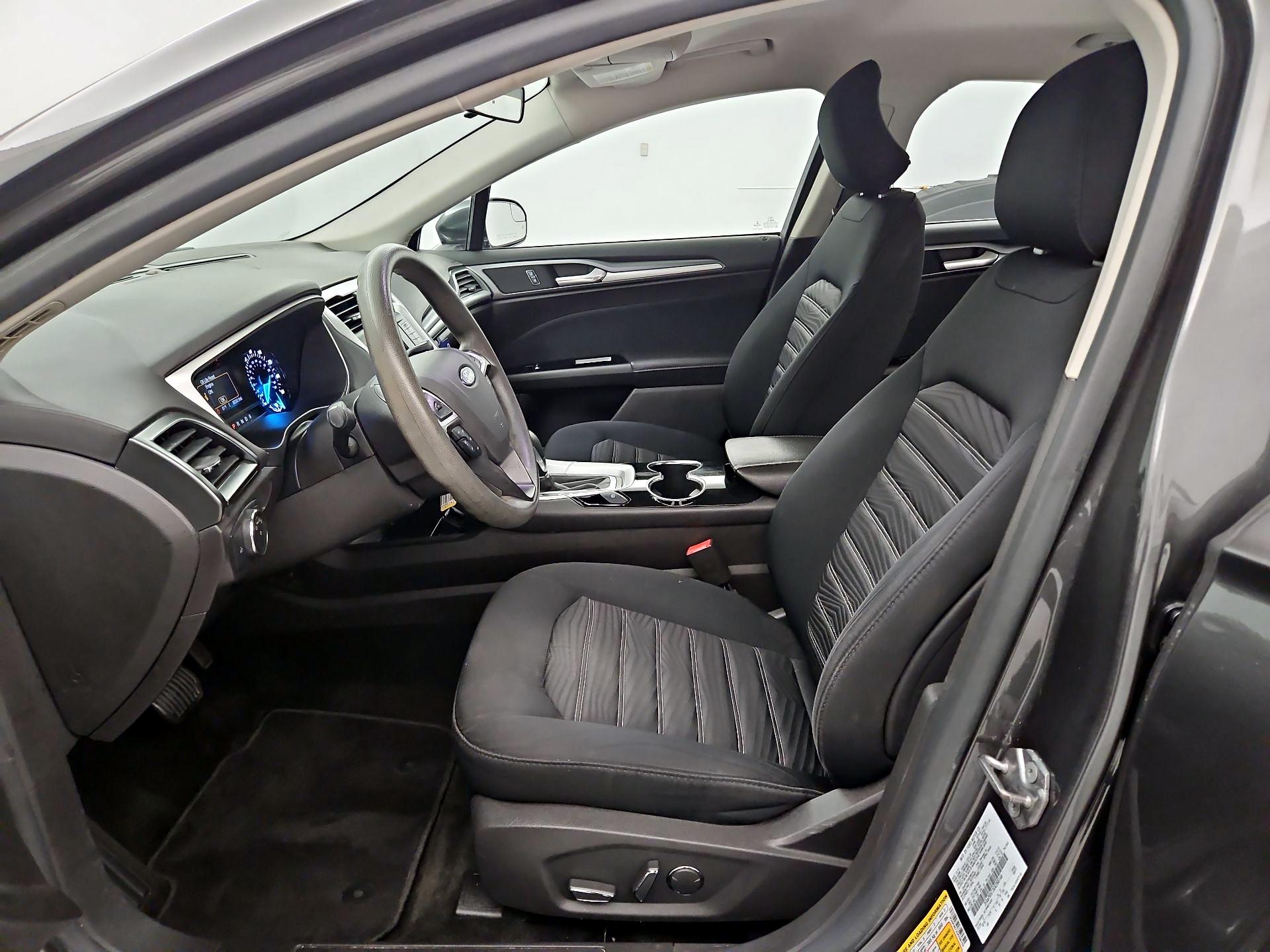 Thumbnail: 2016 Ford Fusion - 11