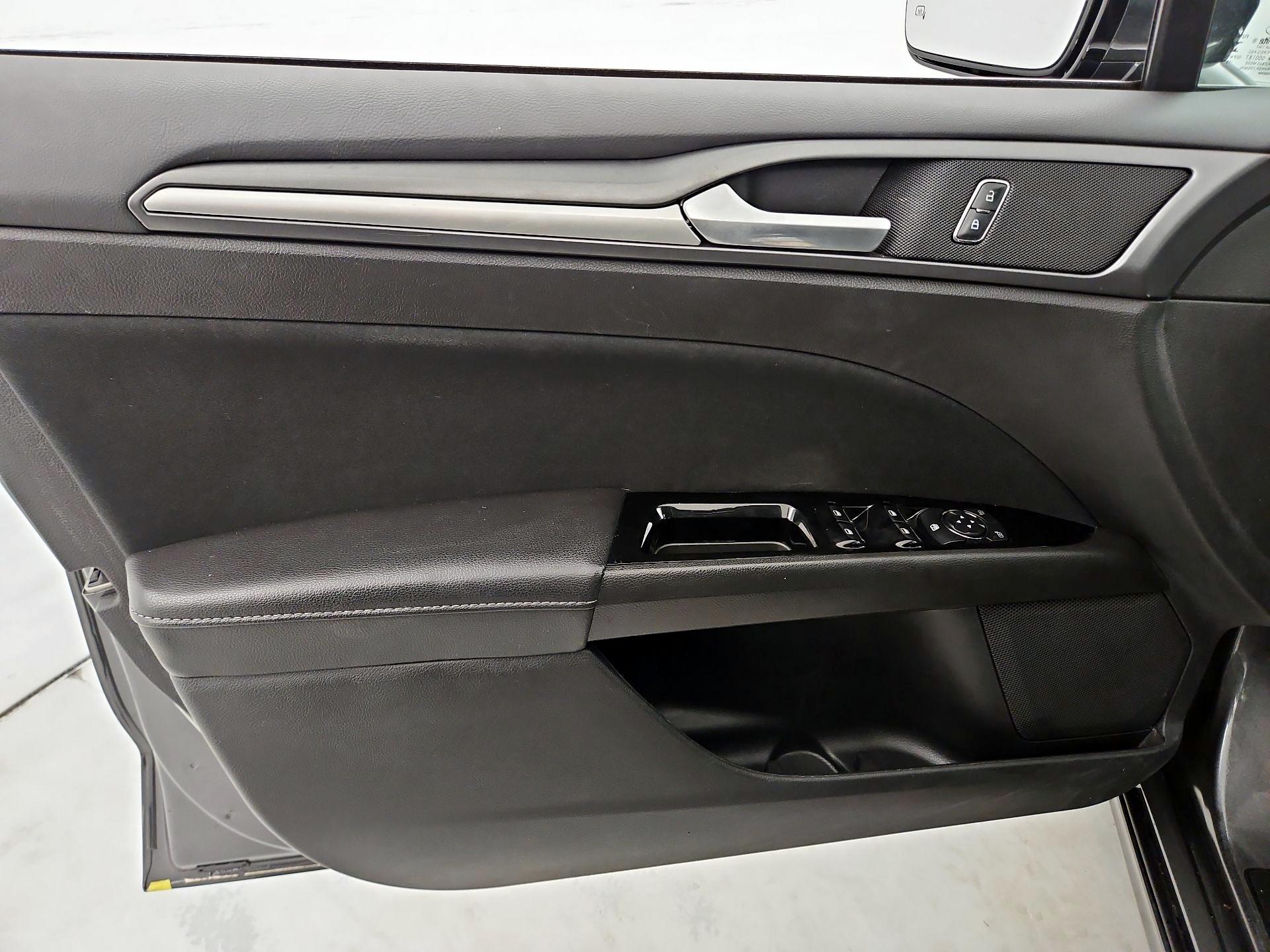 Thumbnail: 2016 Ford Fusion - 12