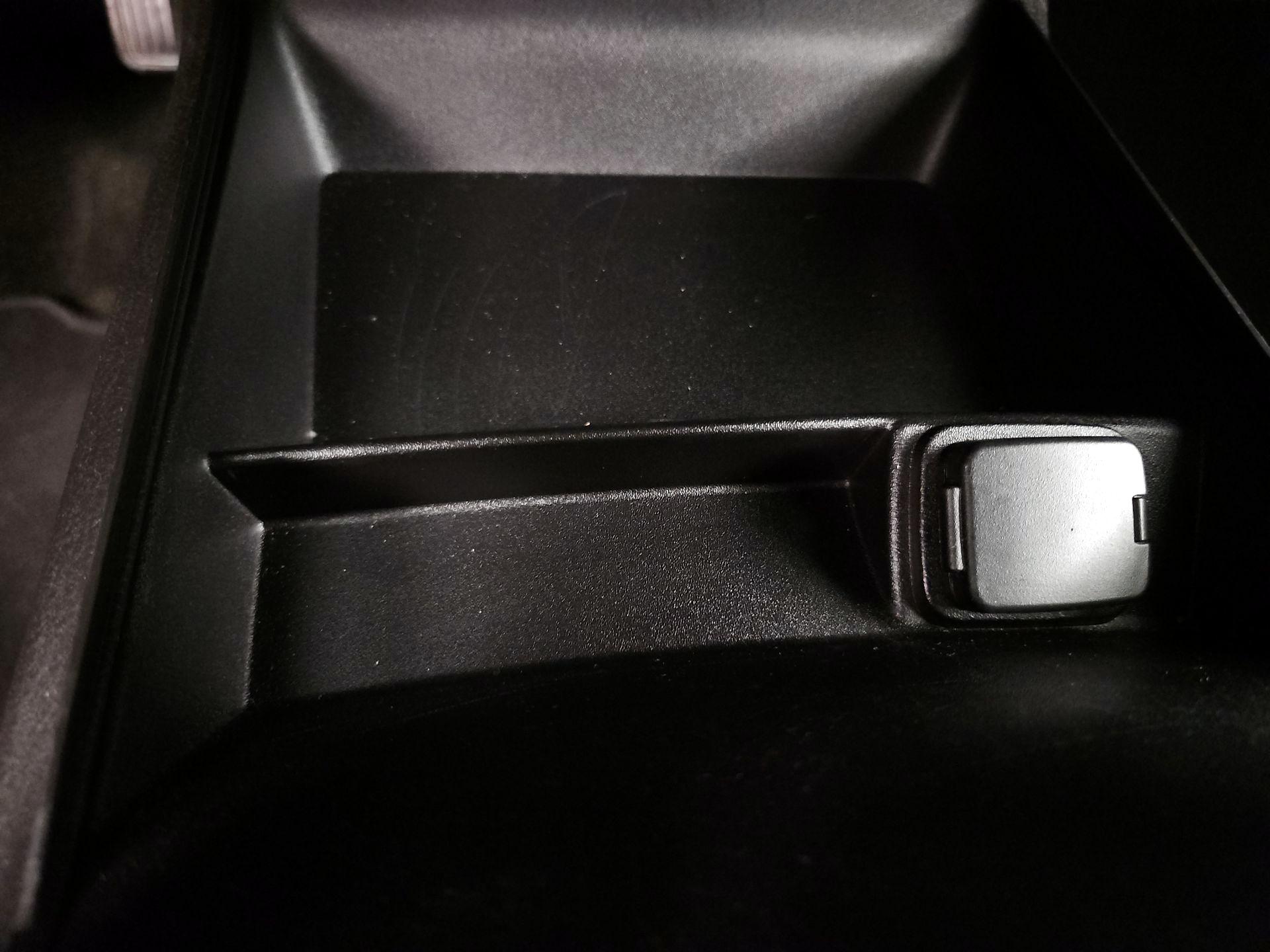 Thumbnail: 2016 Ford Fusion - 18