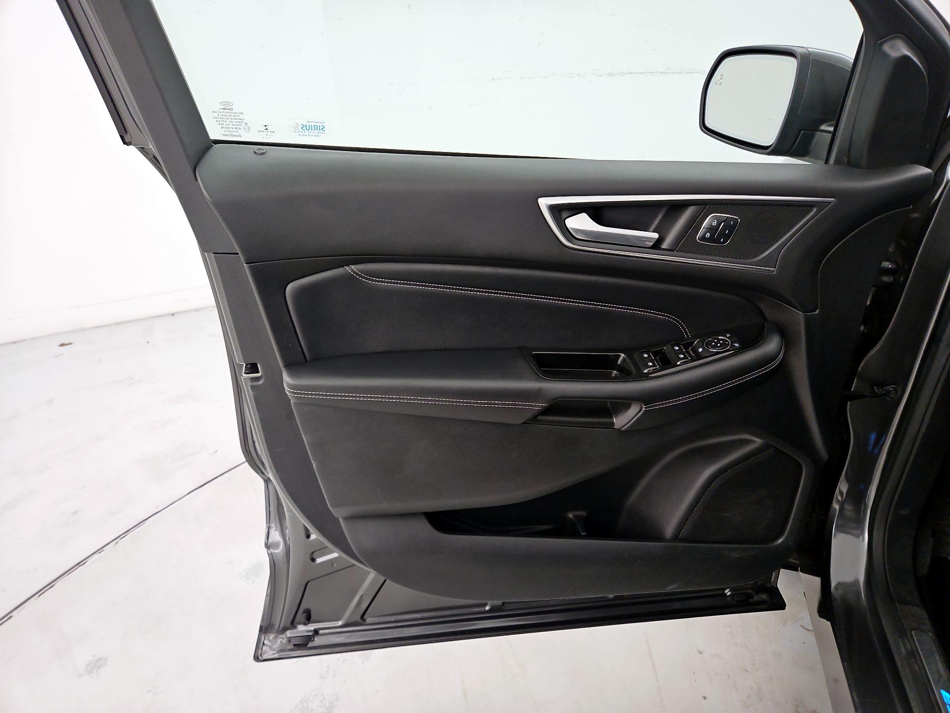 Thumbnail: 2017 Ford Edge - 12