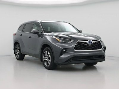 Gray 2023 Toyota Highlander Hybrid XLE