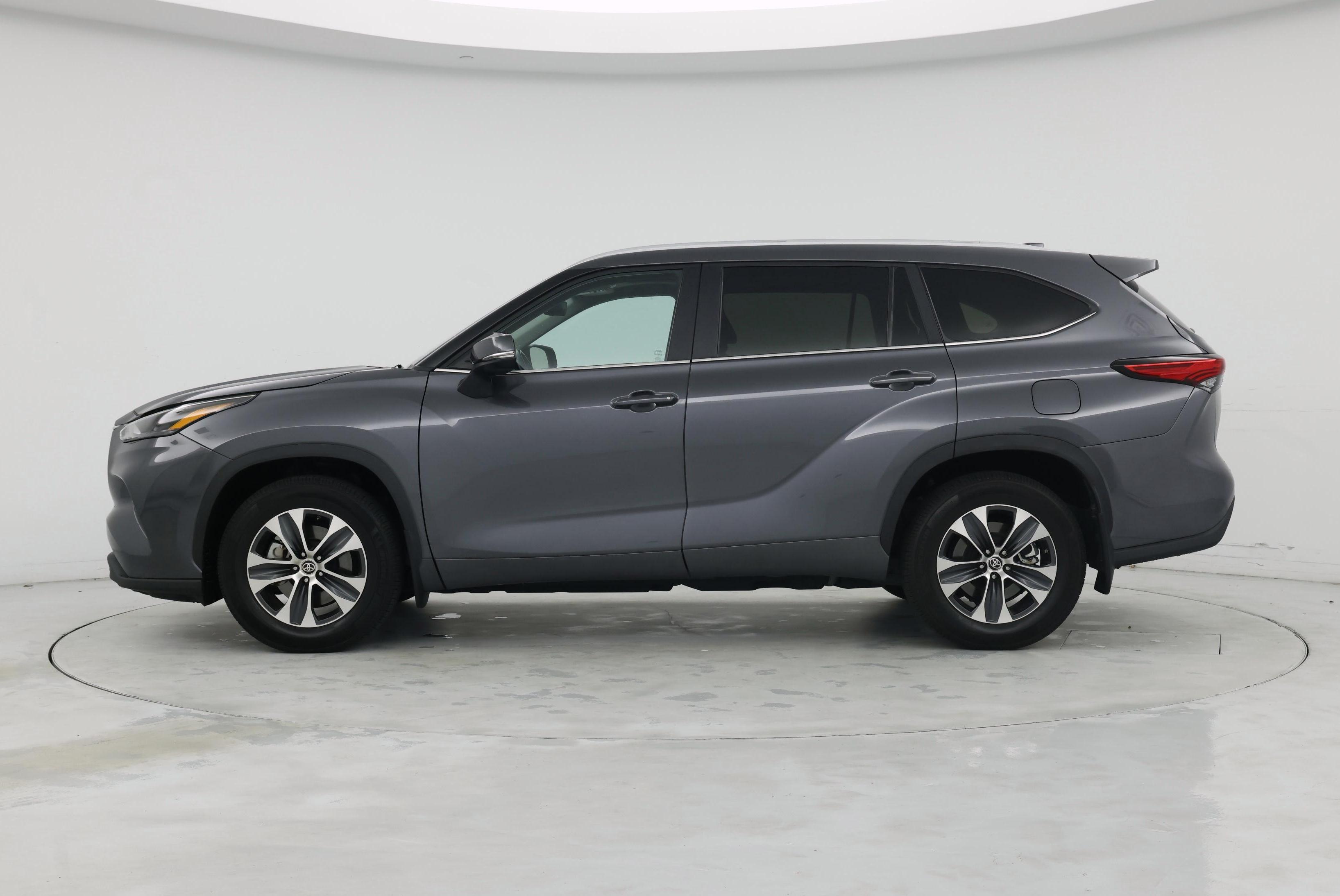 Thumbnail: 2023 Toyota Highlander - 3