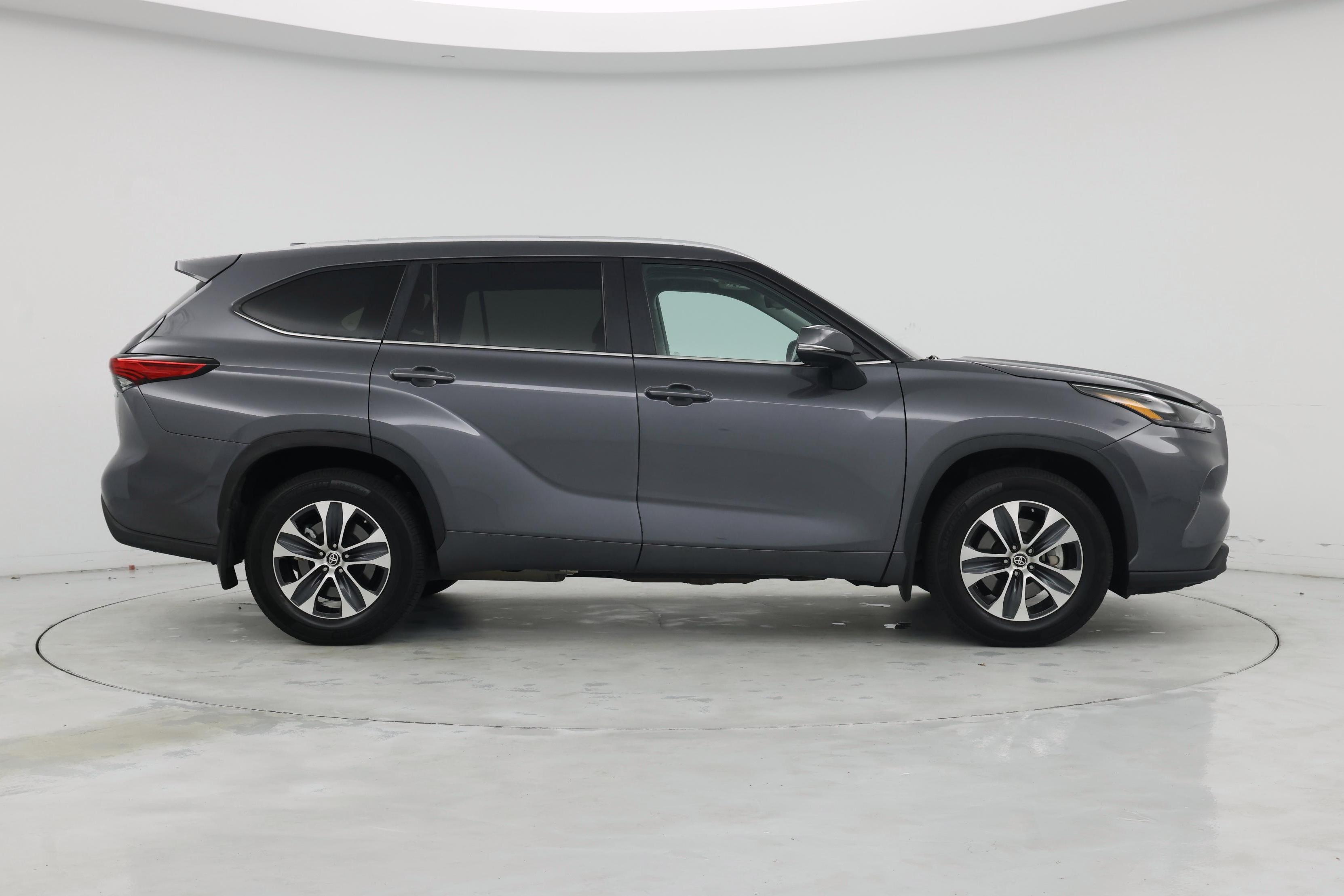 Thumbnail: 2023 Toyota Highlander - 7