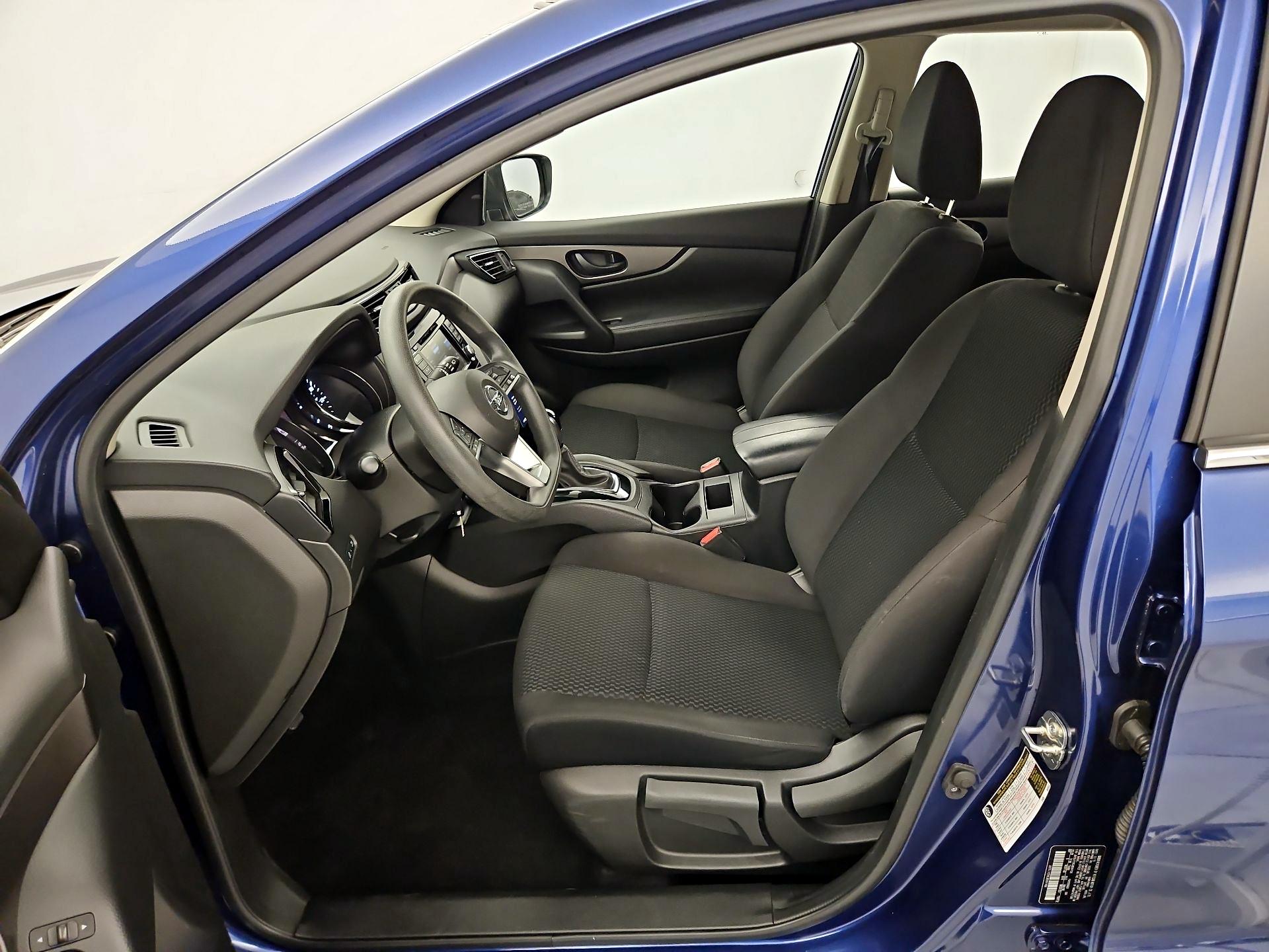 Thumbnail: 2020 Nissan Rogue Sport - 11