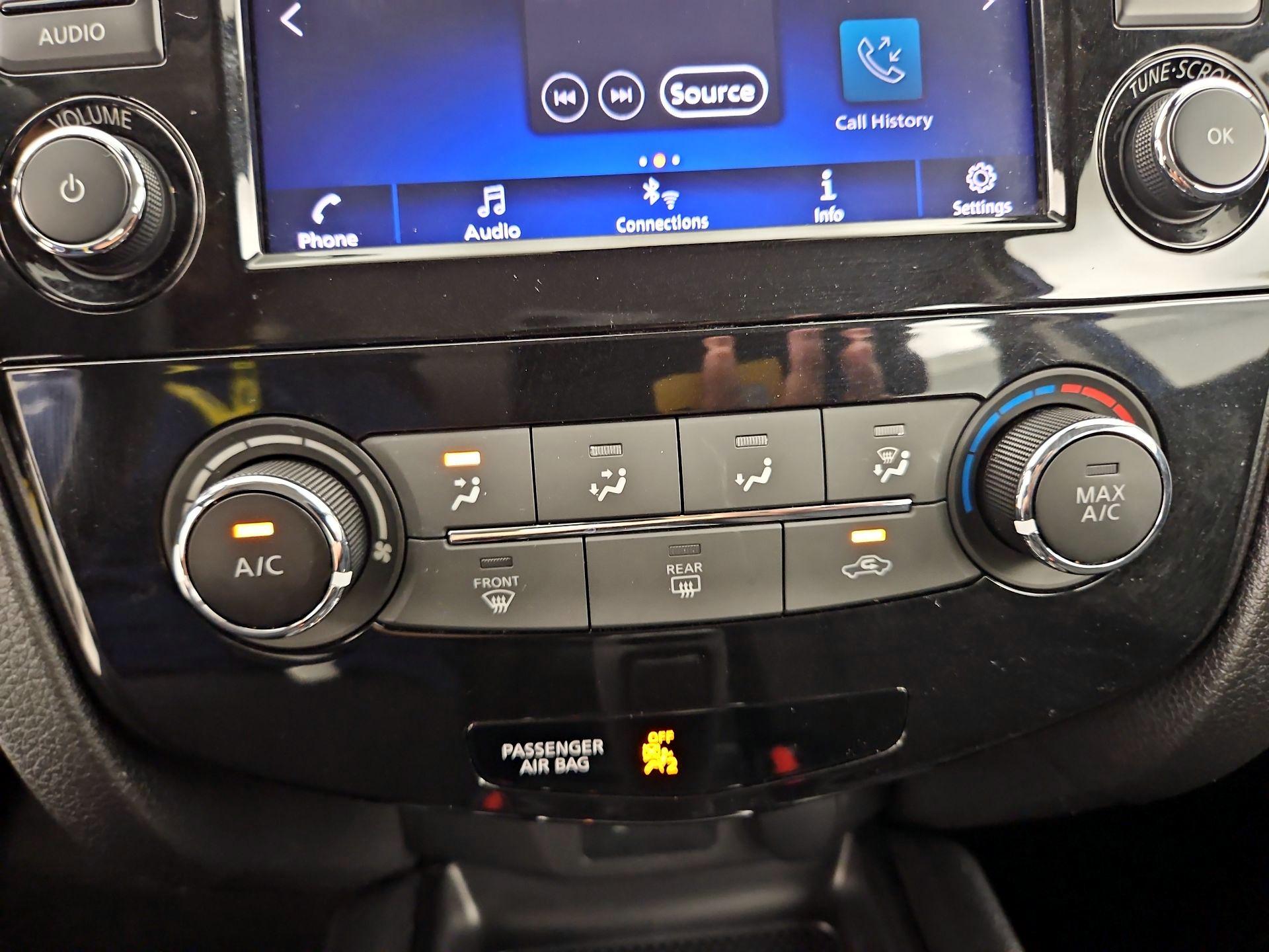 Thumbnail: 2020 Nissan Rogue Sport - 16
