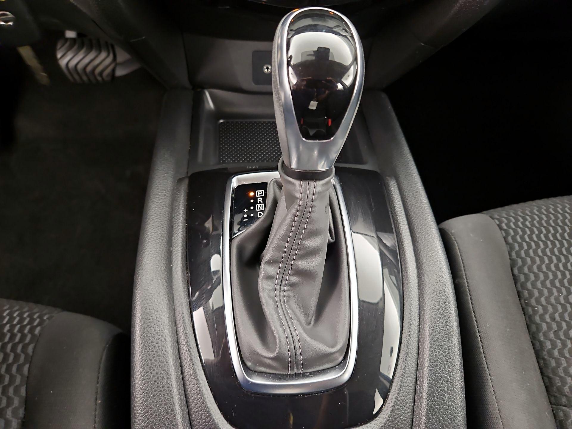 Thumbnail: 2020 Nissan Rogue Sport - 17