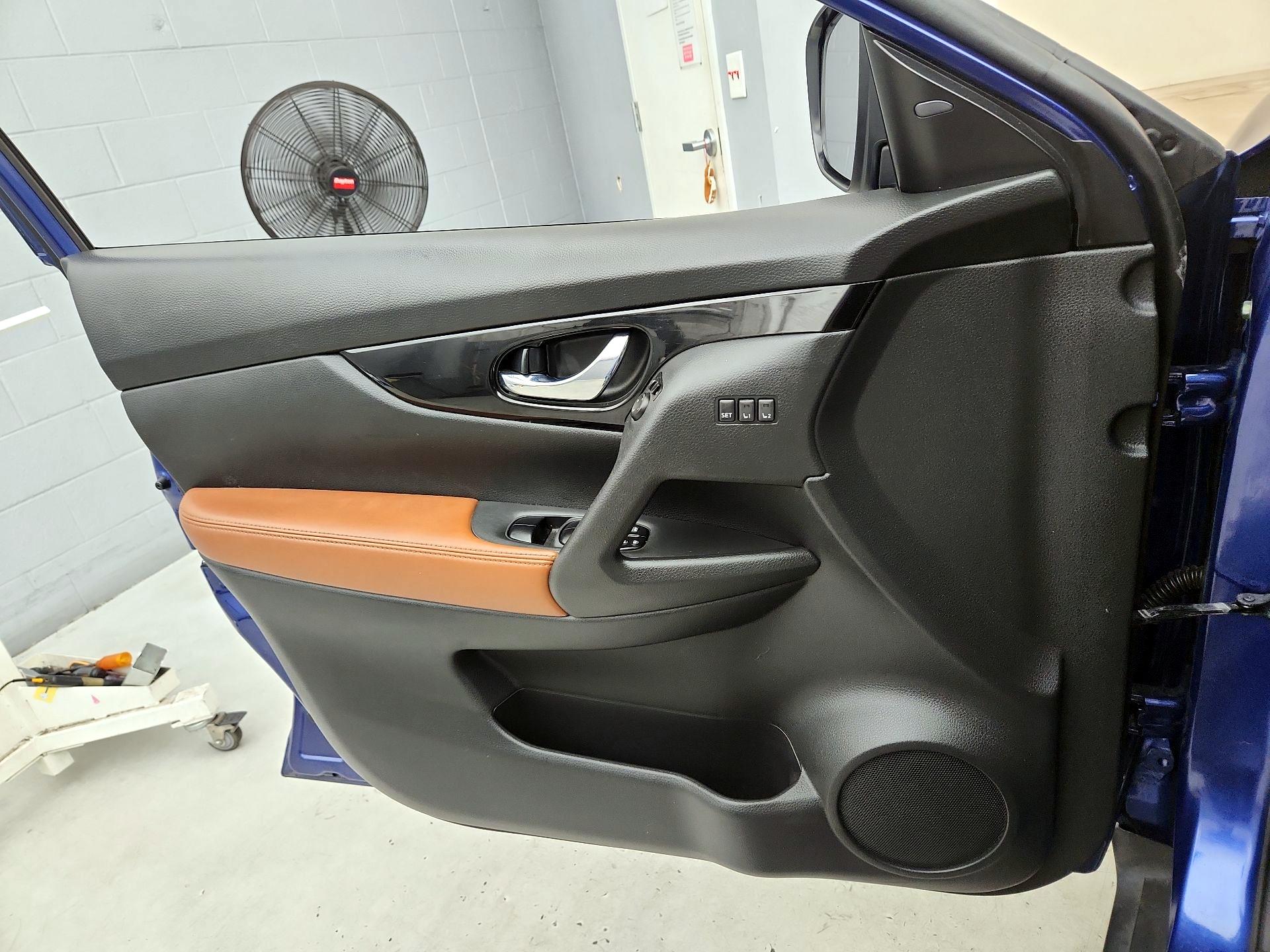 Thumbnail: 2018 Nissan Rogue - 12