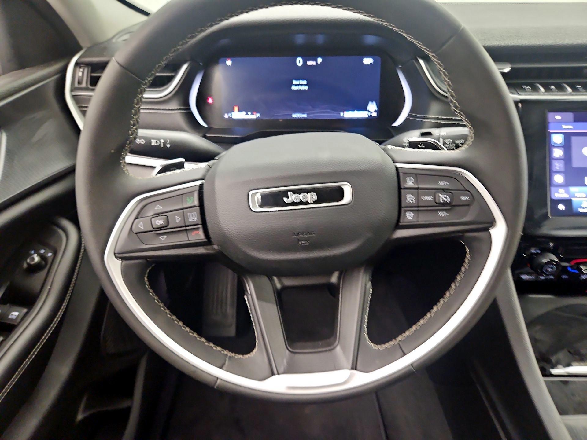 Thumbnail: 2023 Jeep Grand Cherokee - 10