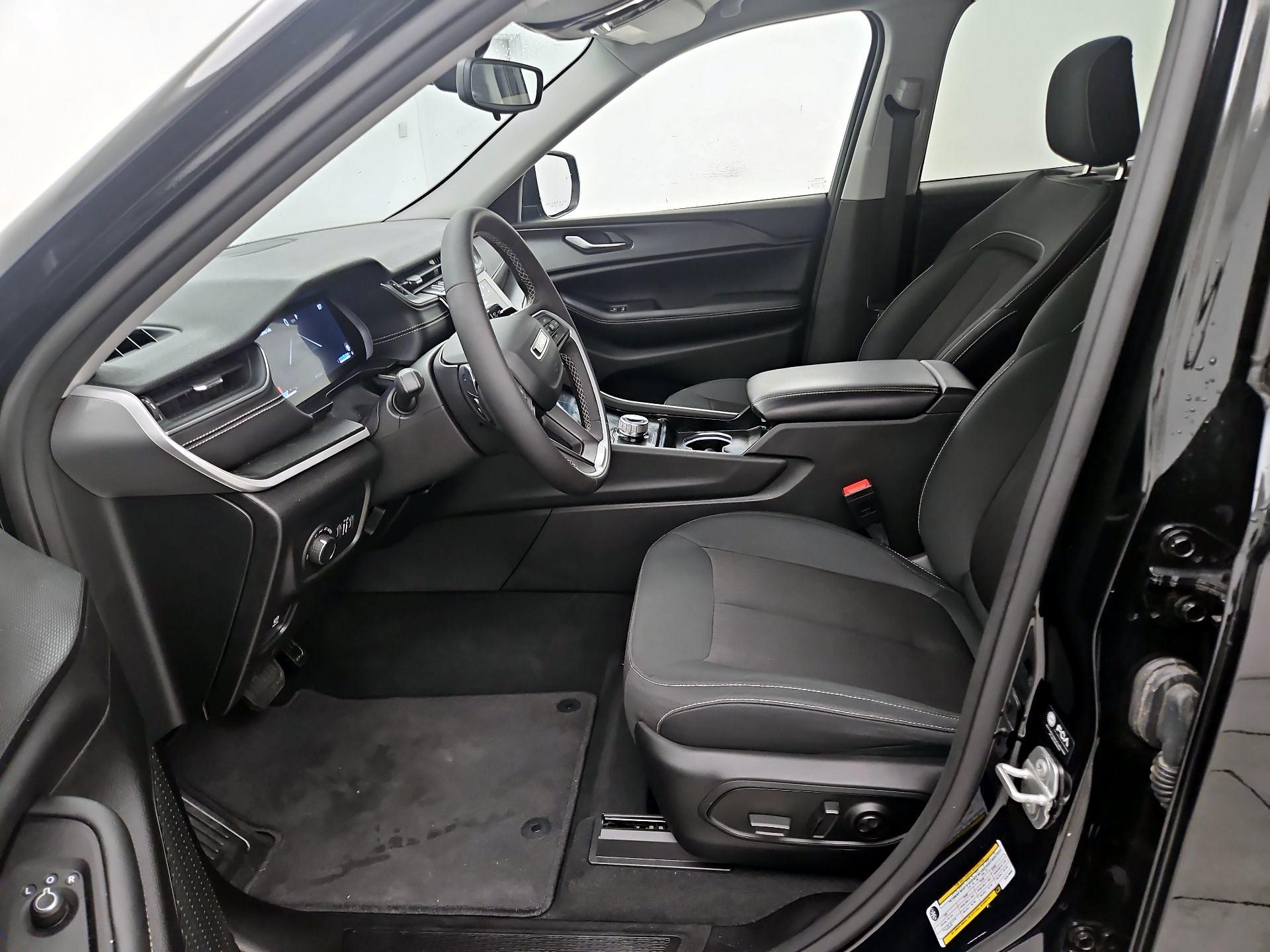 Thumbnail: 2023 Jeep Grand Cherokee - 11