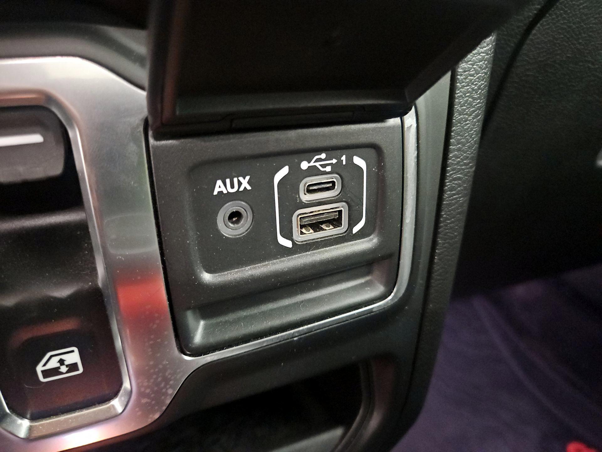 Thumbnail: 2021 Jeep Wrangler - 18