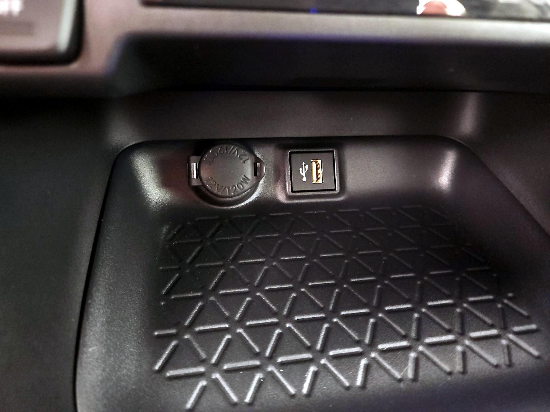 Thumbnail: 2025 Toyota RAV4 - 18