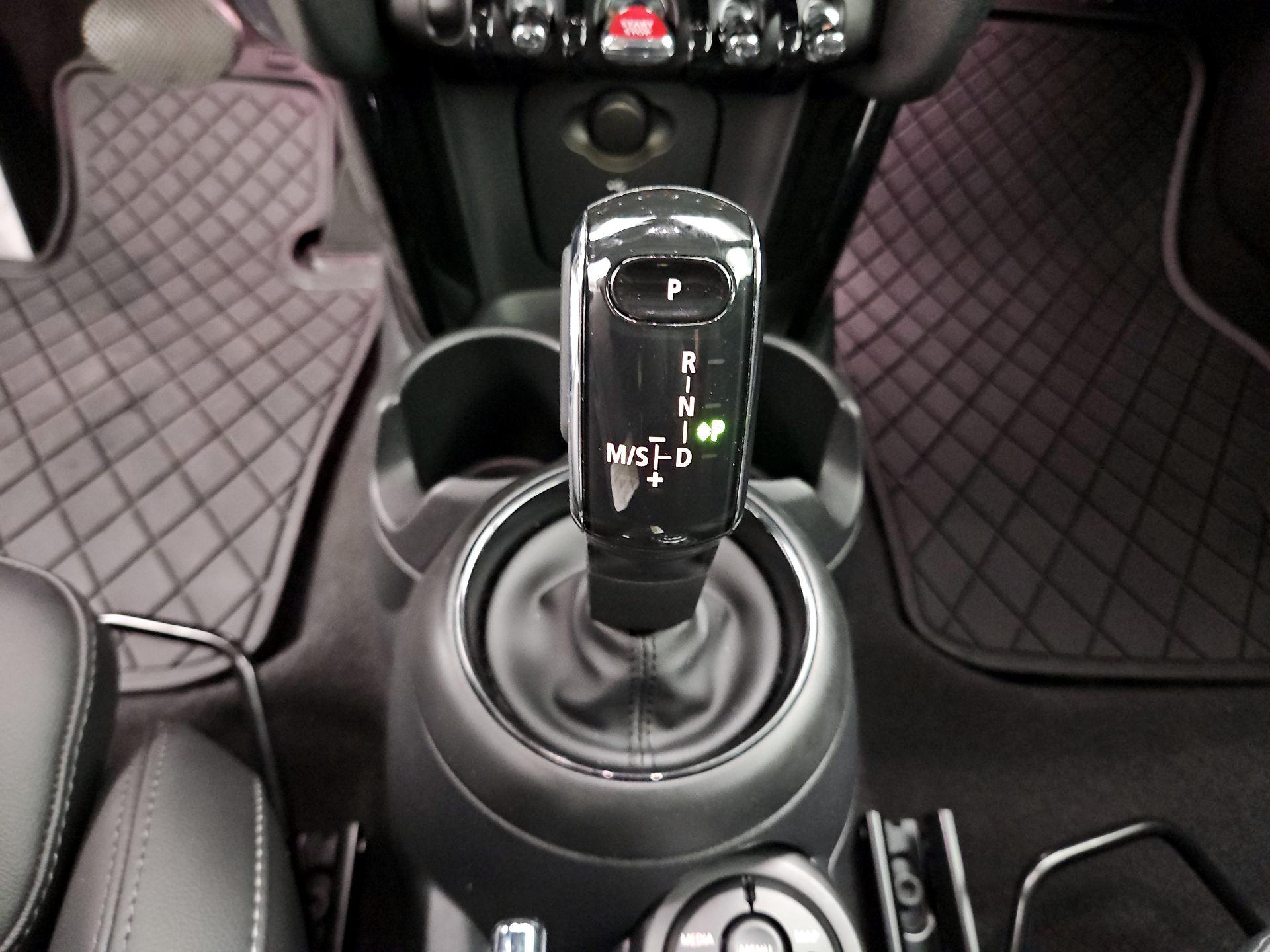 Thumbnail: 2022 MINI Cooper Hardtop - 18