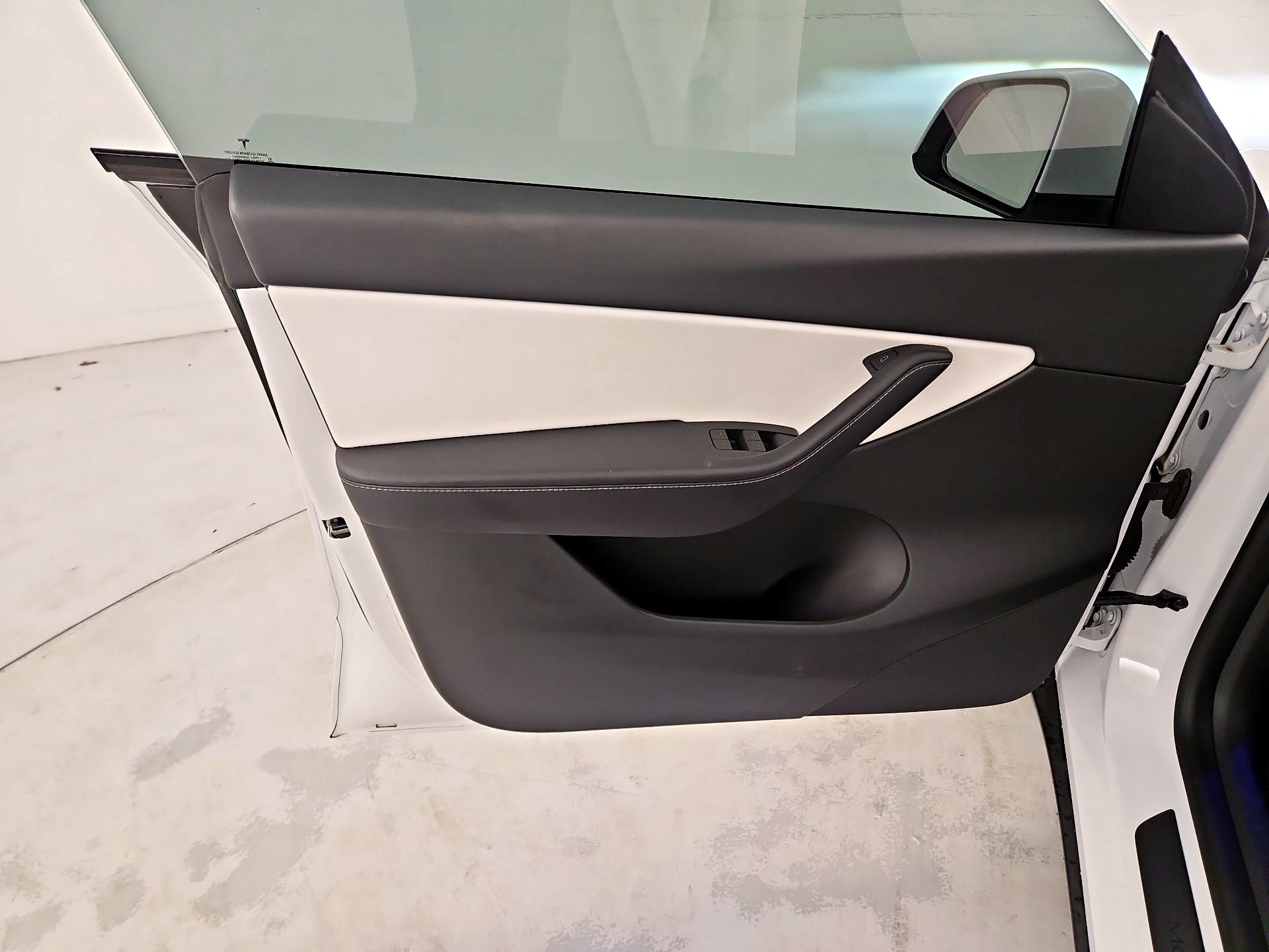 Thumbnail: 2022 Tesla Model Y - 12