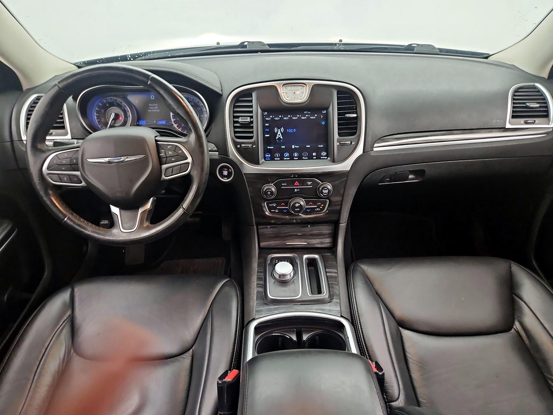 Thumbnail: 2019 Chrysler 300 - 9