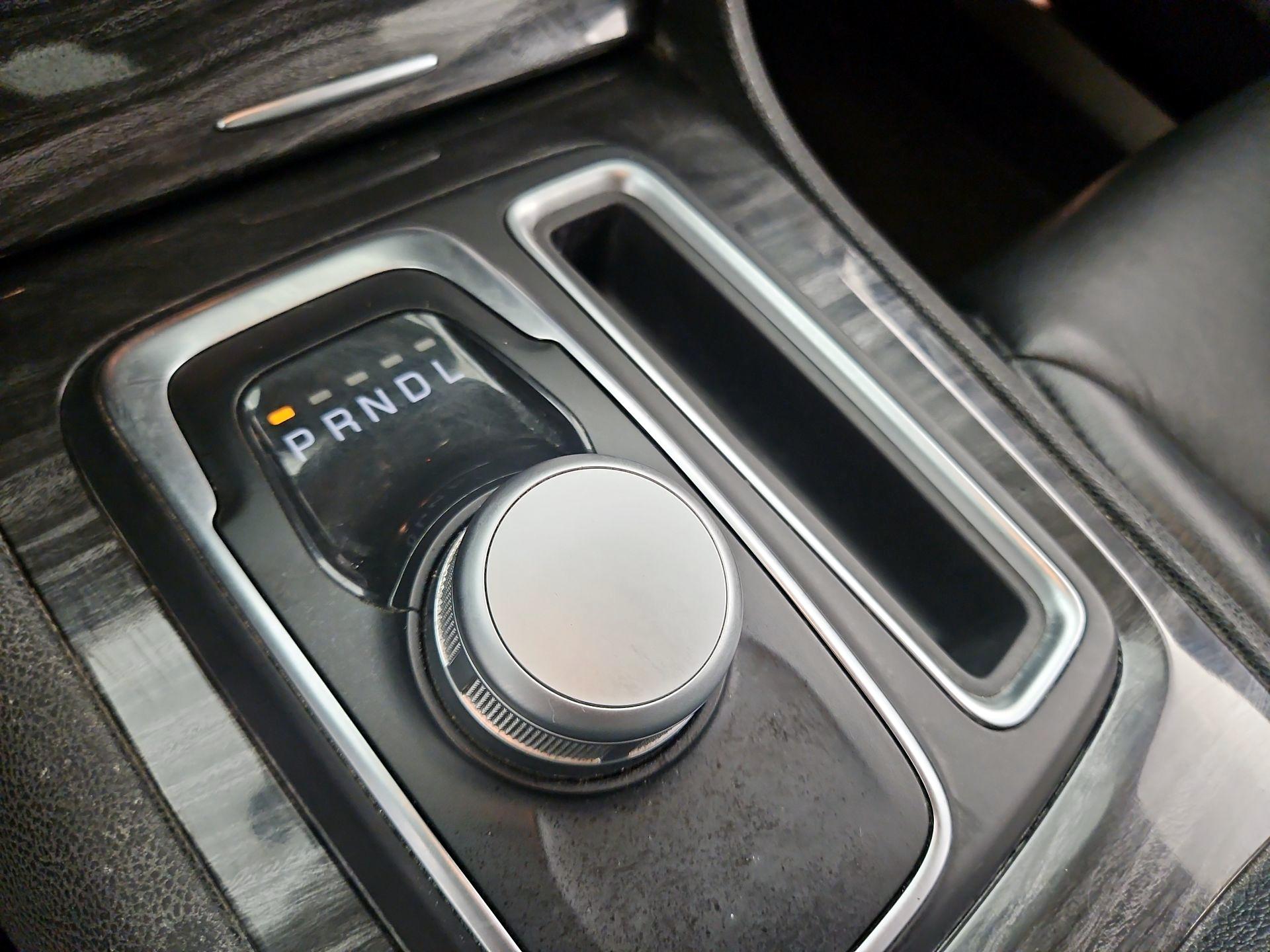 Thumbnail: 2019 Chrysler 300 - 17