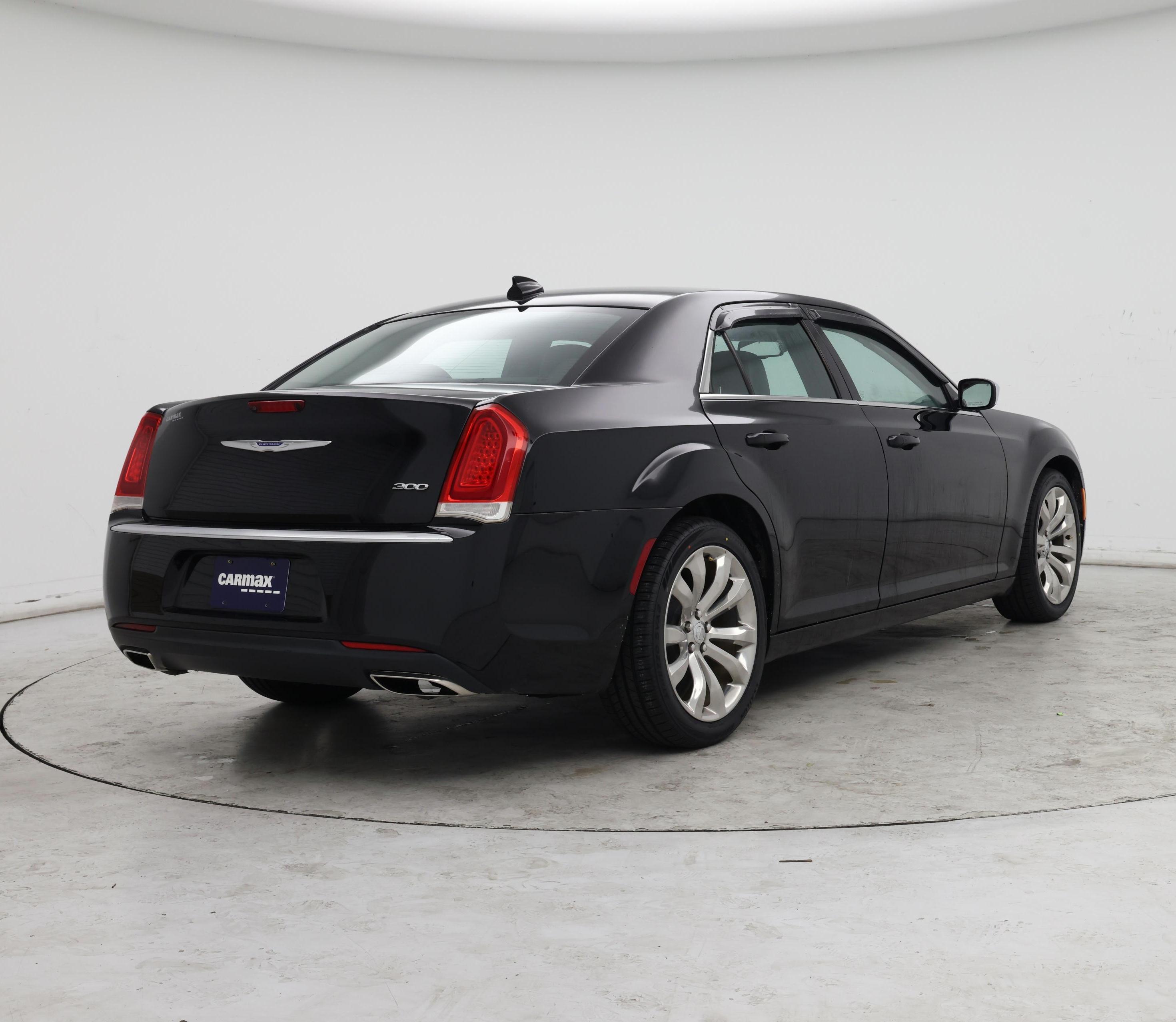 Thumbnail: 2019 Chrysler 300 - 8