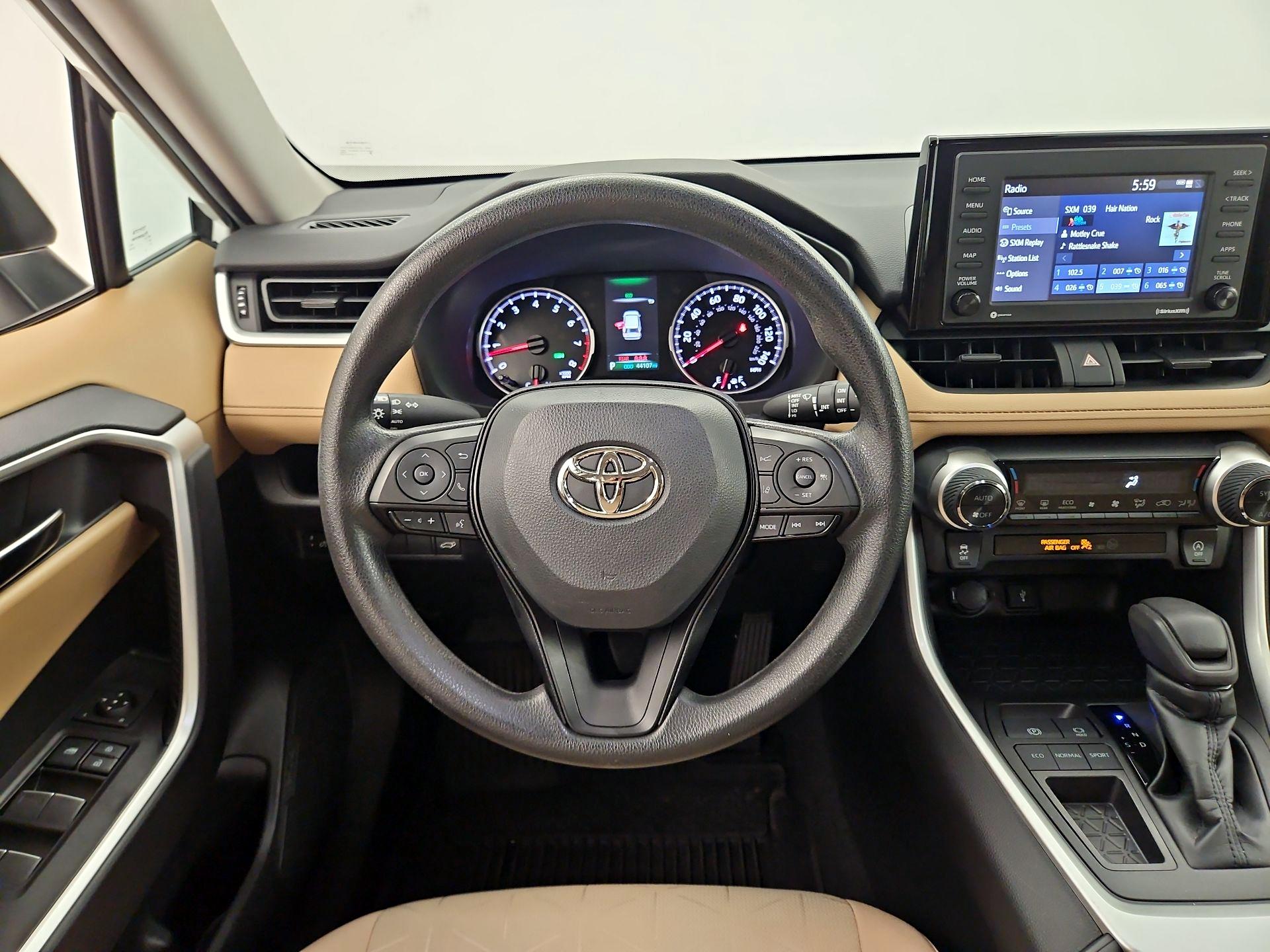 Thumbnail: 2022 Toyota RAV4 - 10