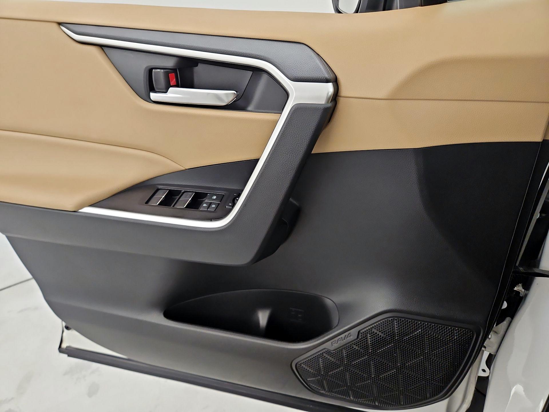Thumbnail: 2022 Toyota RAV4 - 12