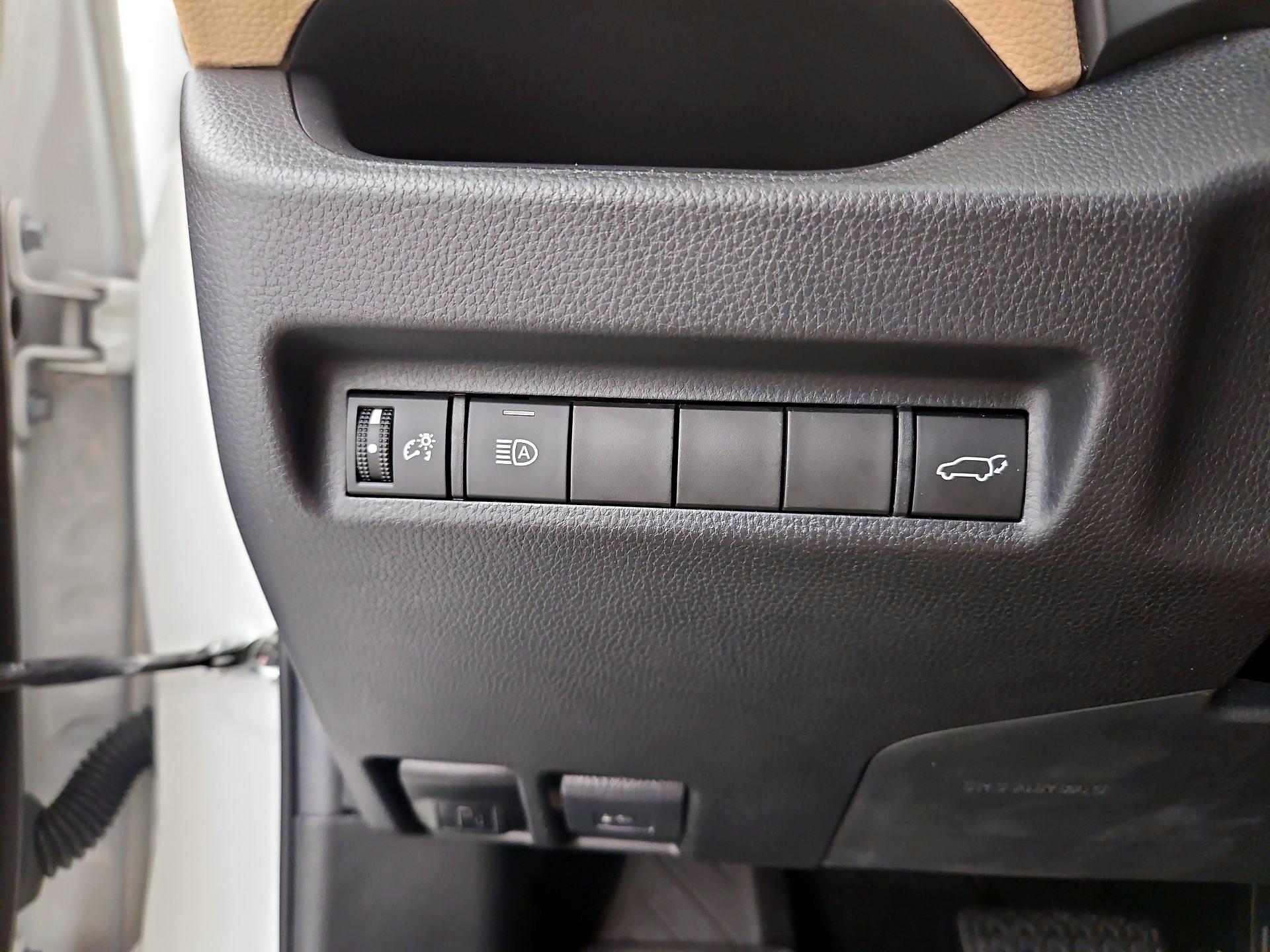 Thumbnail: 2022 Toyota RAV4 - 13