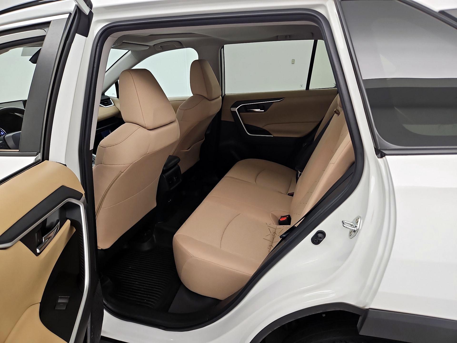 Thumbnail: 2022 Toyota RAV4 - 20