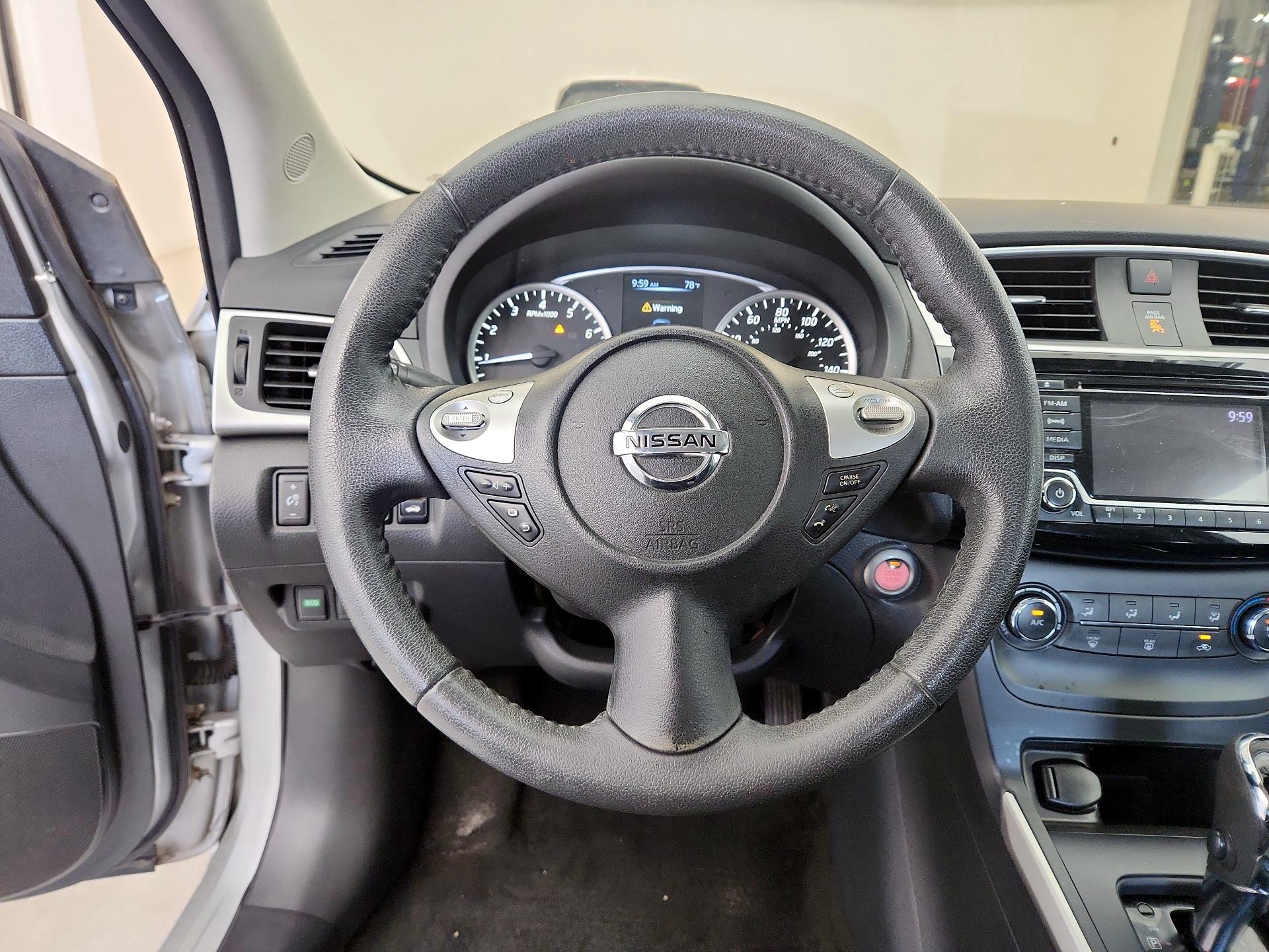 Thumbnail: 2017 Nissan Sentra - 10