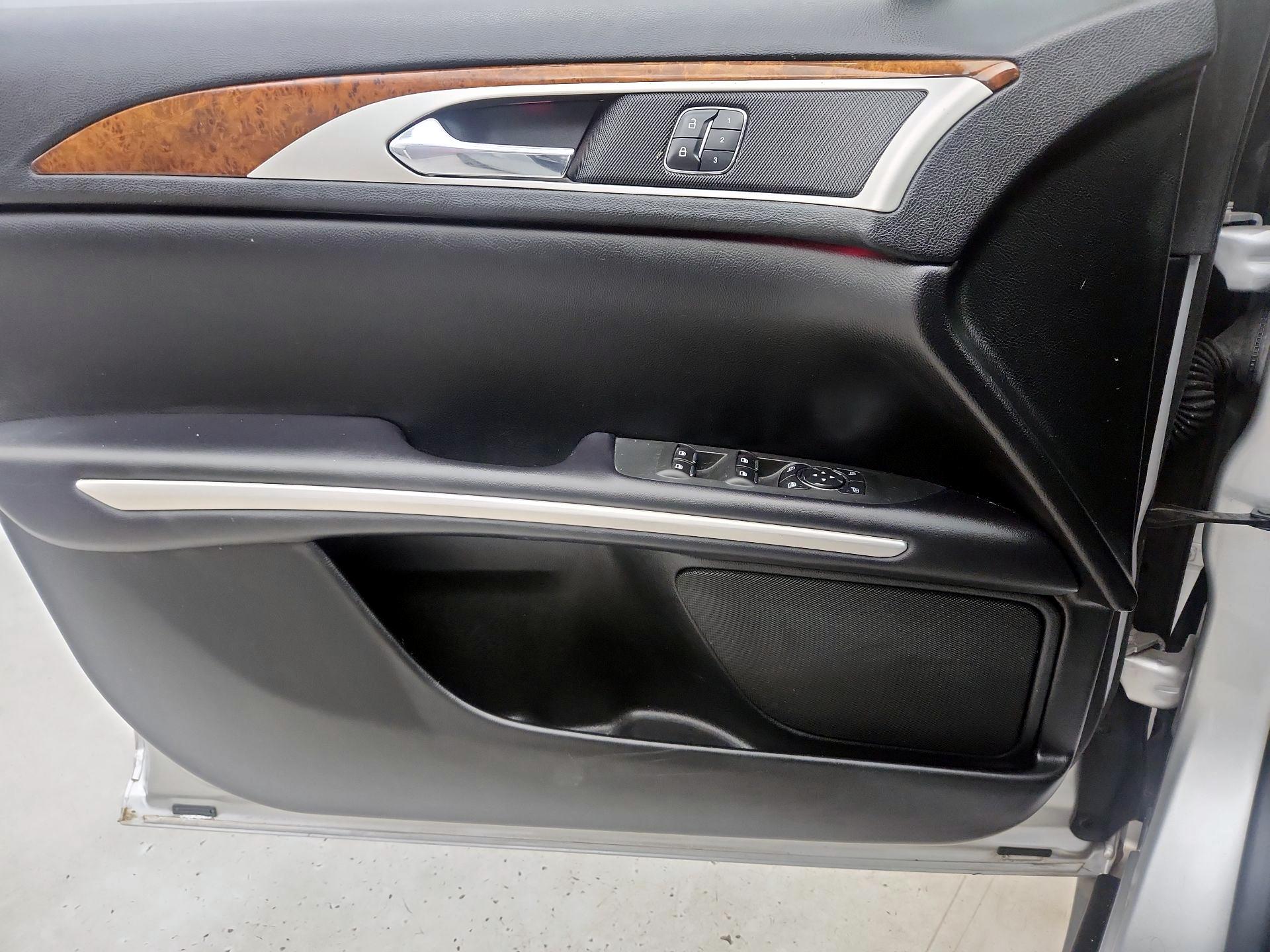 Thumbnail: 2016 Lincoln MKZ - 12