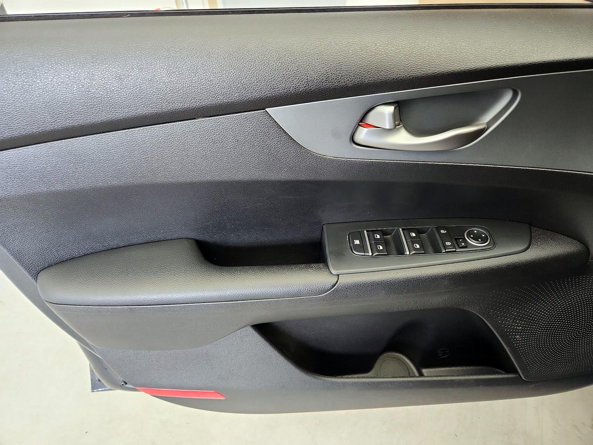 Thumbnail: 2021 Kia Forte - 12