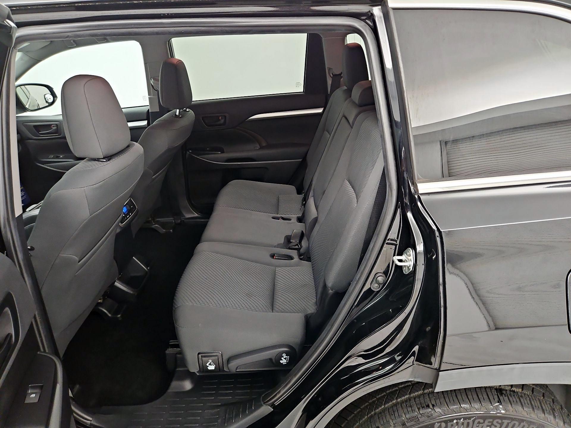 Thumbnail: 2019 Toyota Highlander - 19